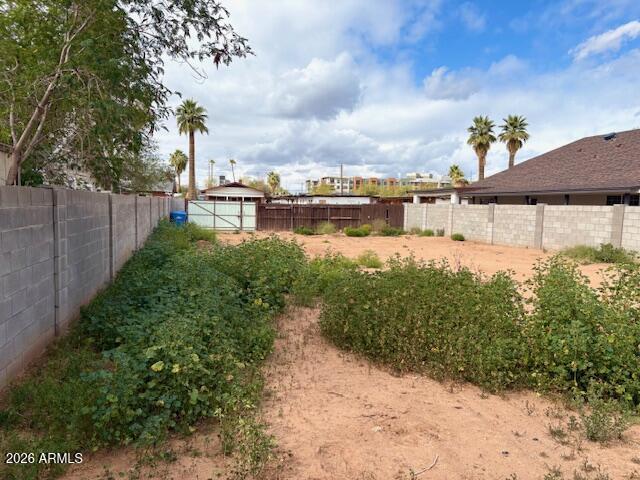 2237 N RICHLAND Street 6