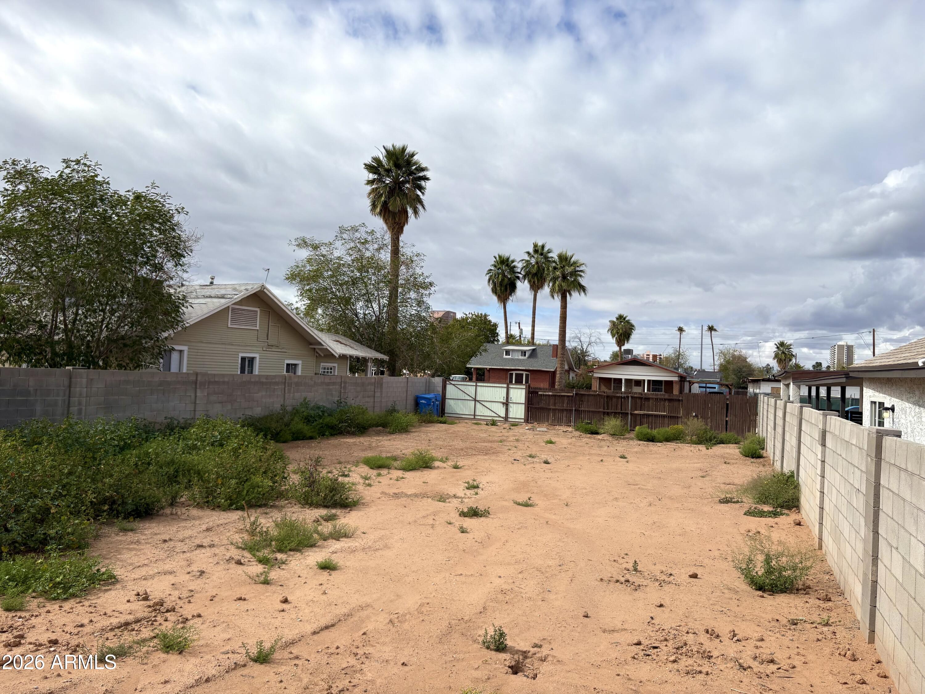 2237 N RICHLAND Street 6