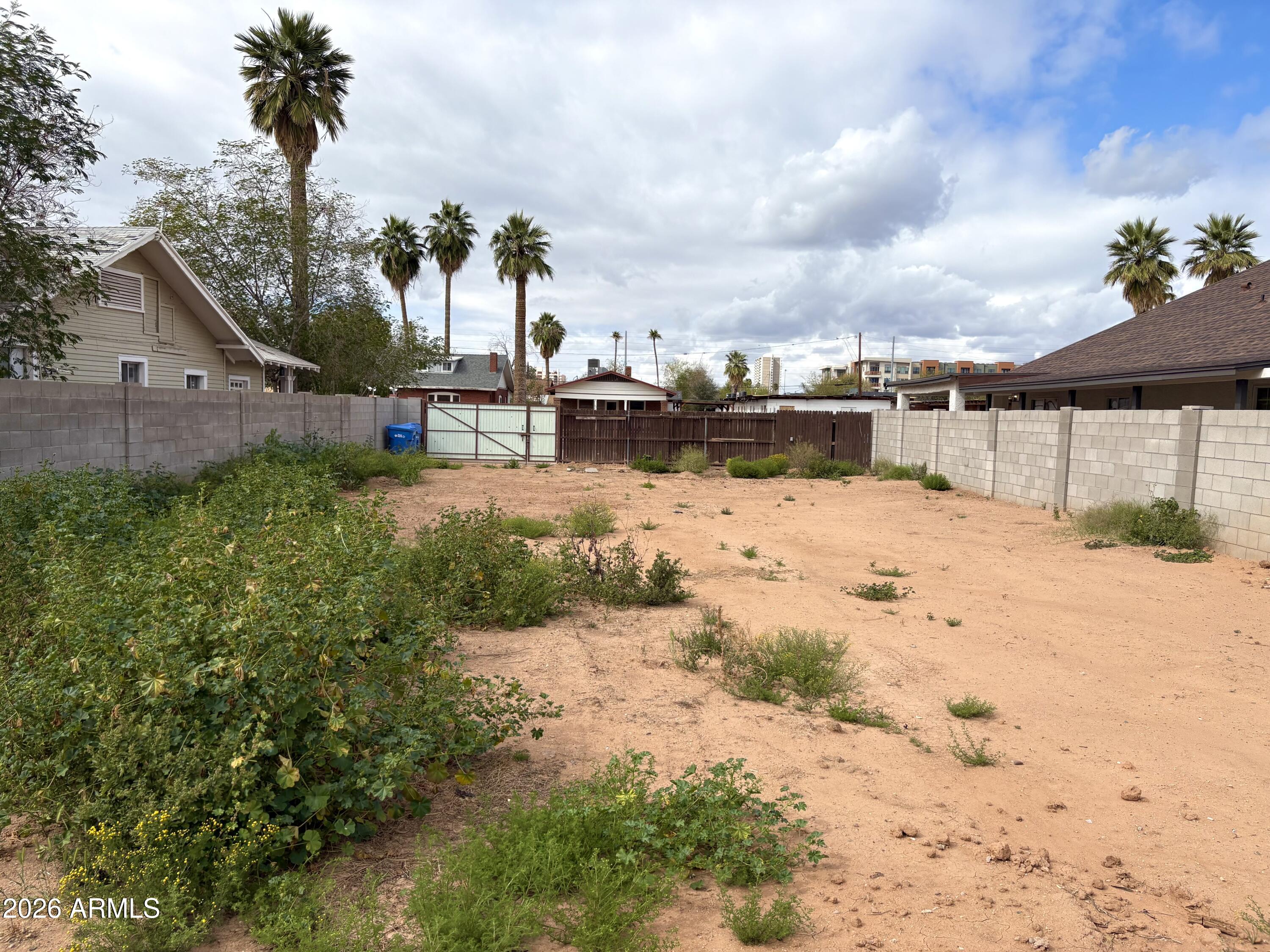 2237 N RICHLAND Street 6