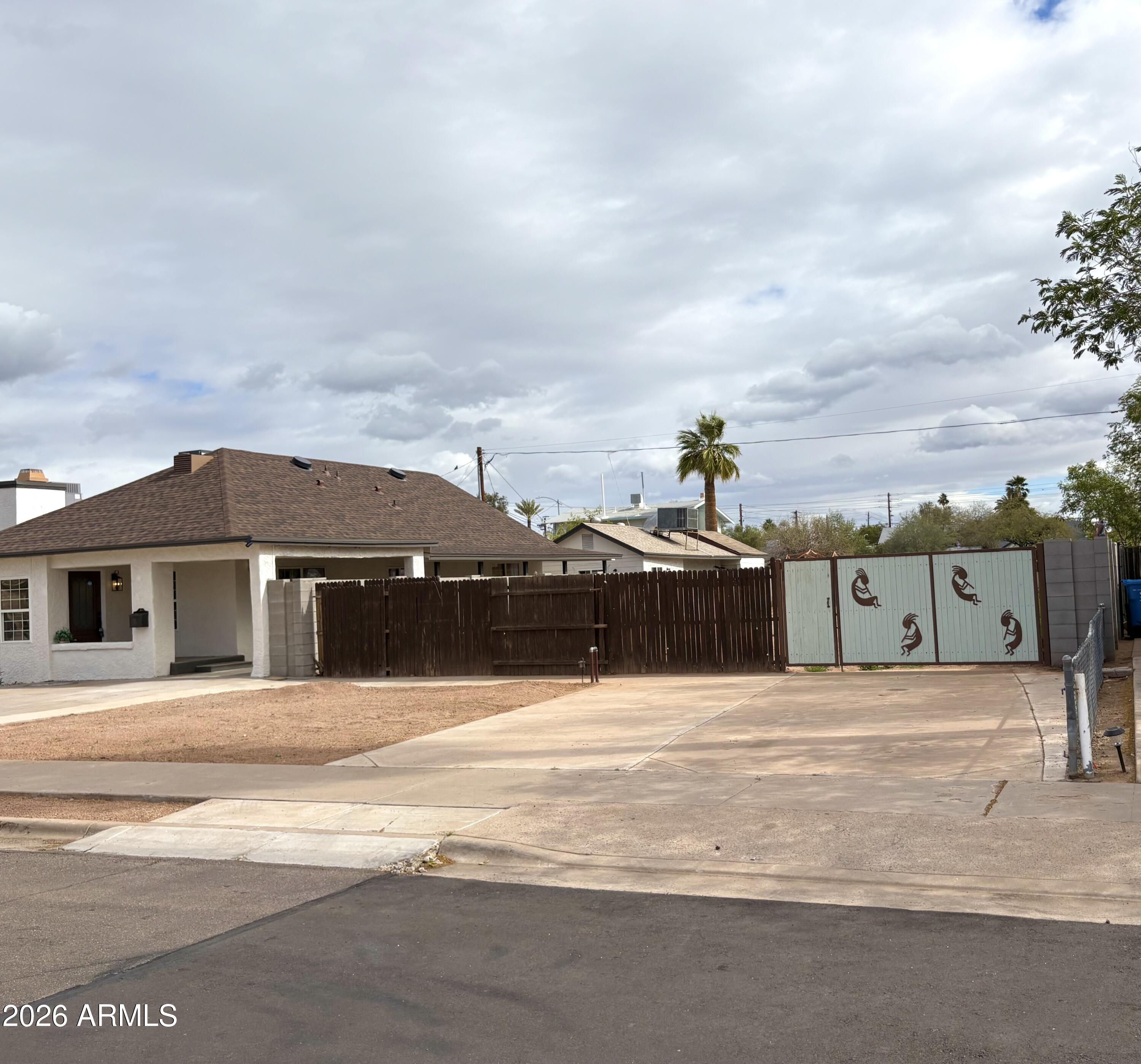 2237 N RICHLAND Street 6