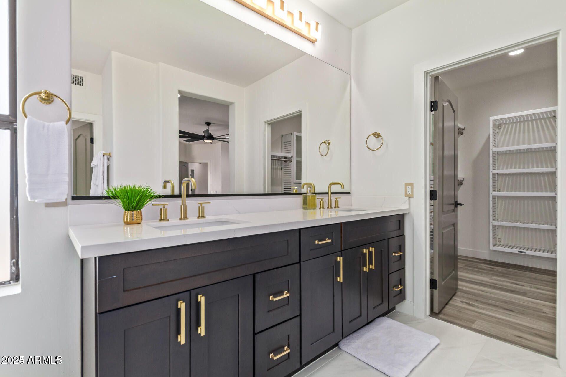 8989 N GAINEY CENTER Drive 231