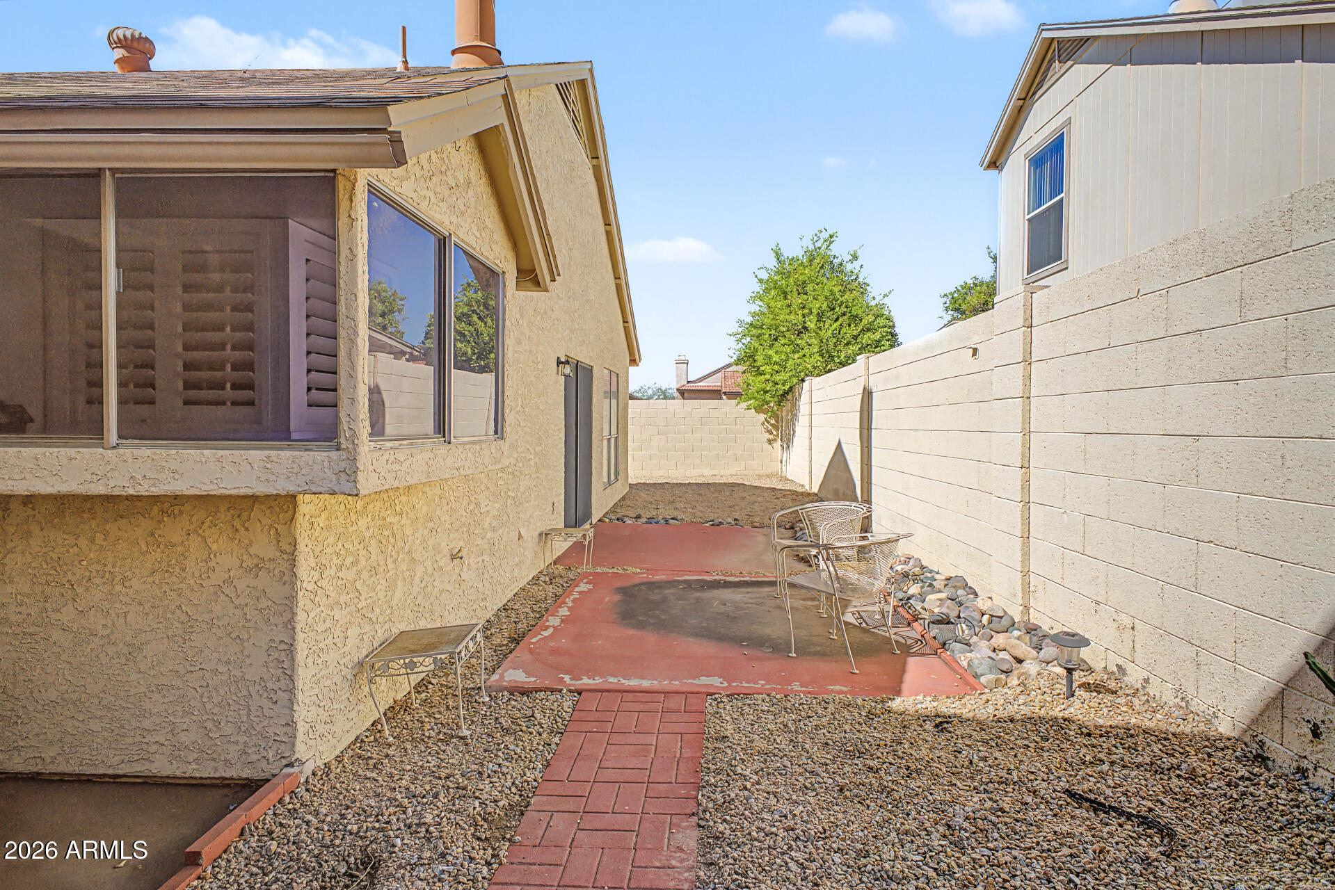 406 E TARO Lane