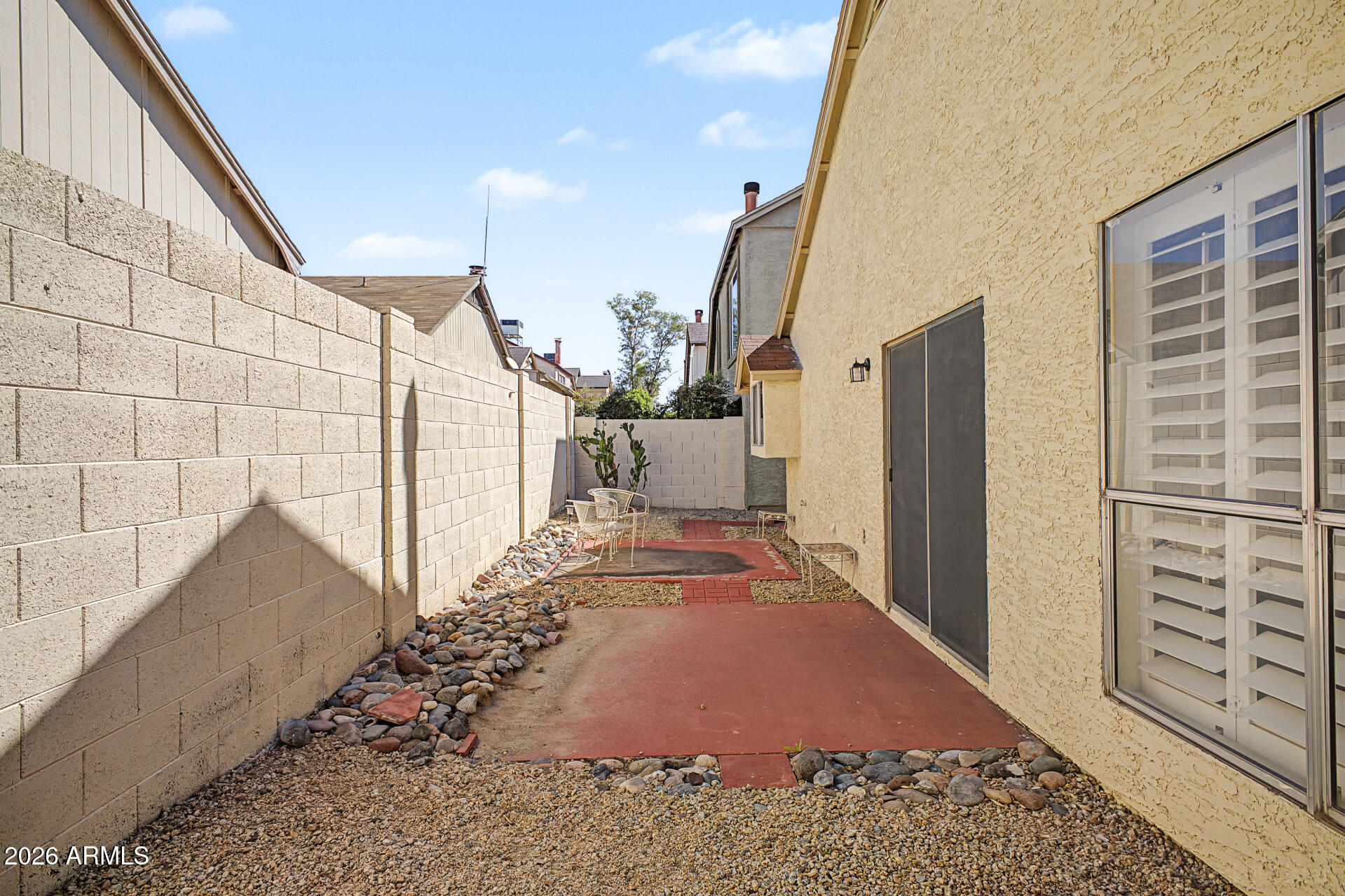 406 E TARO Lane