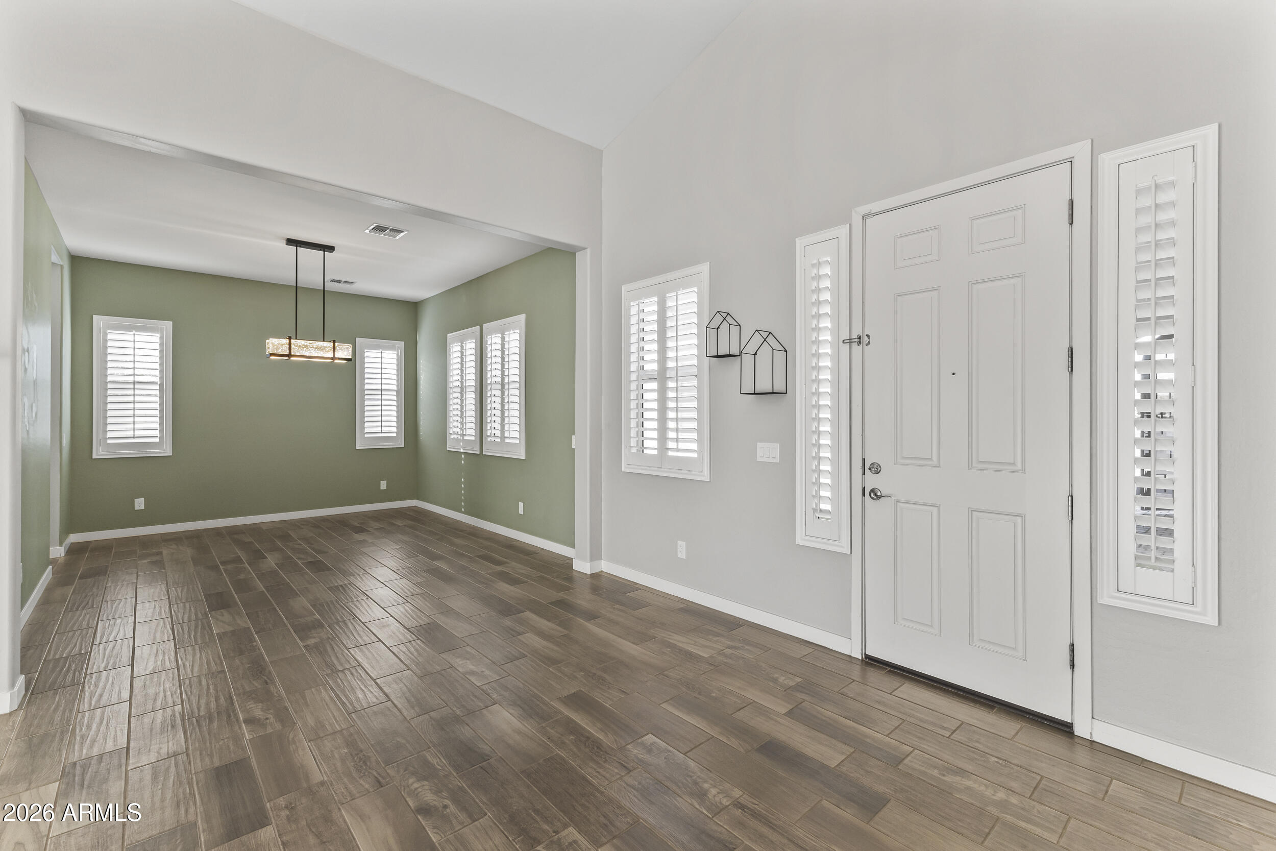 5255 N GINNING Drive