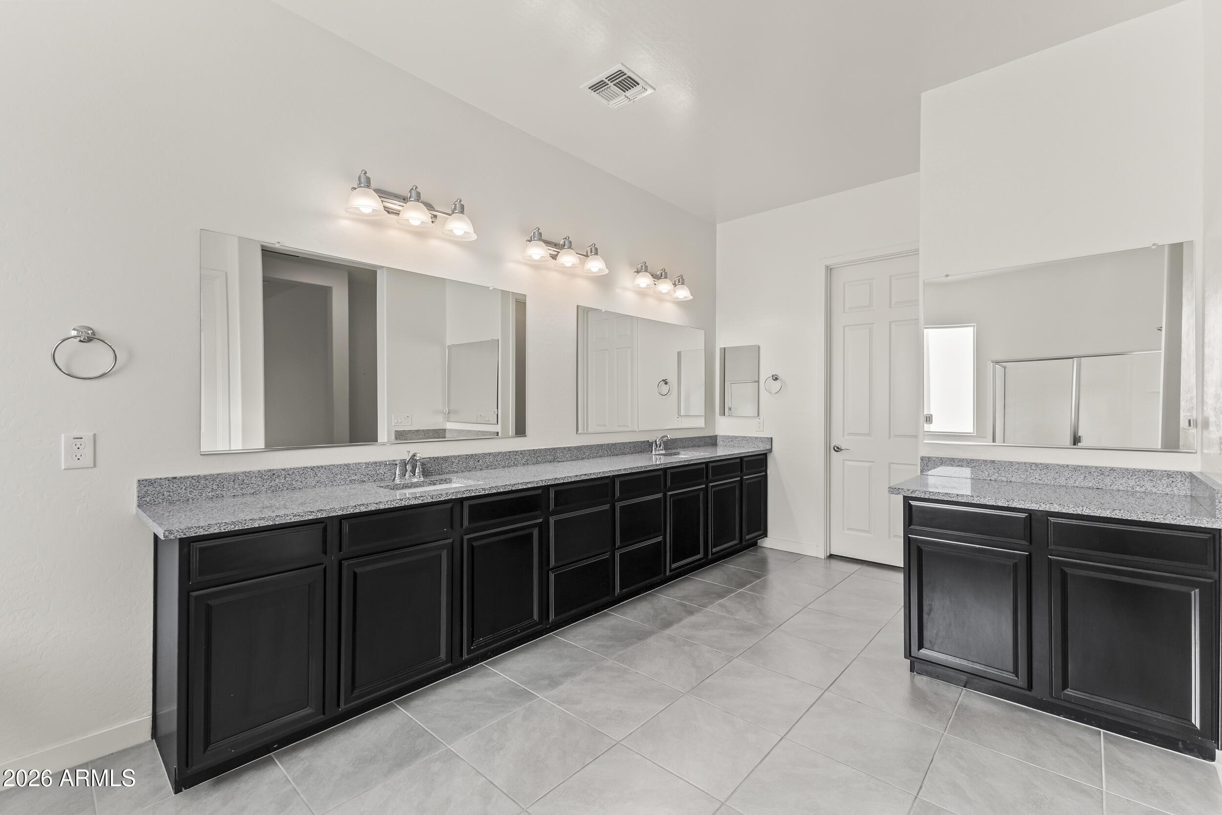 5255 N GINNING Drive