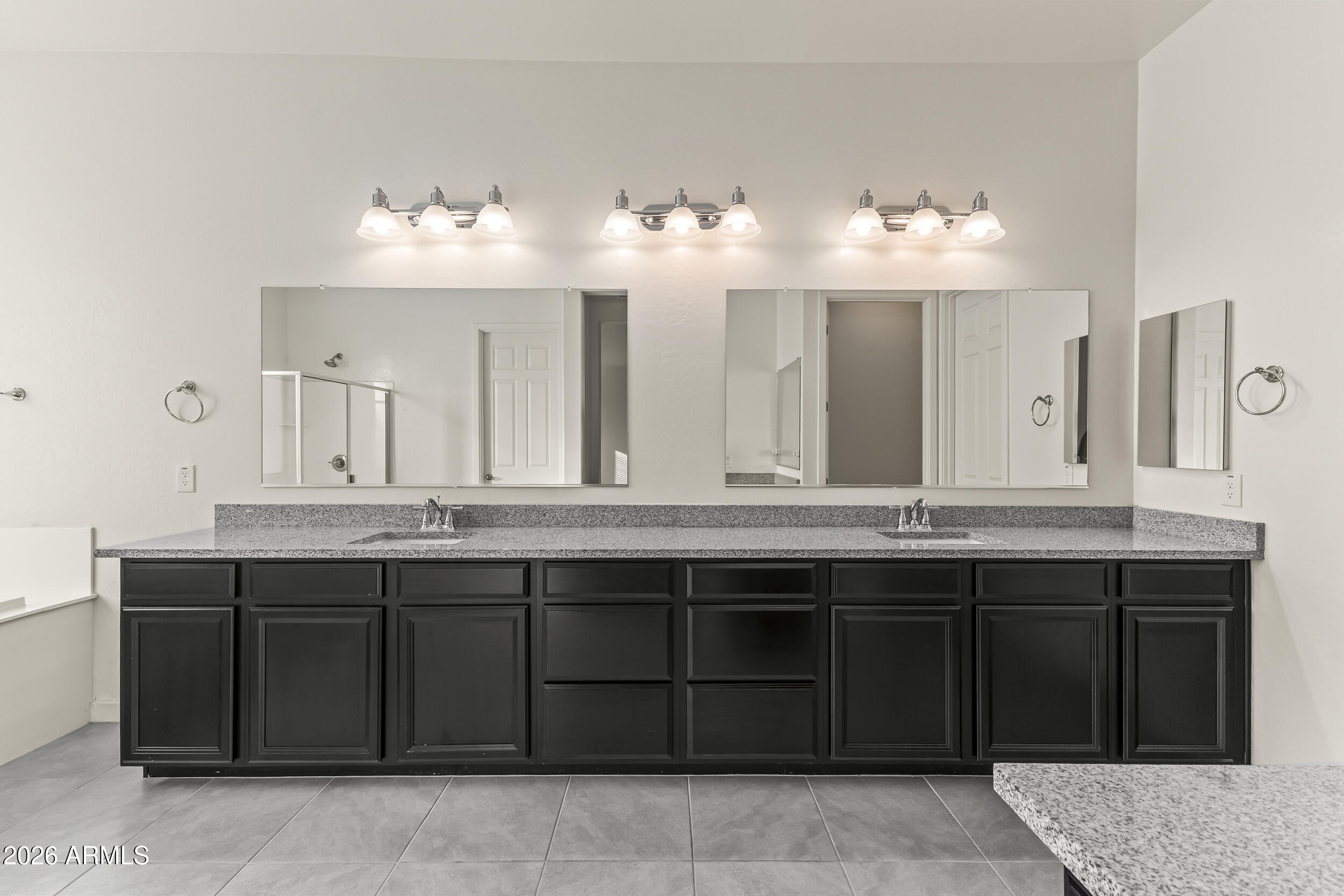 5255 N GINNING Drive