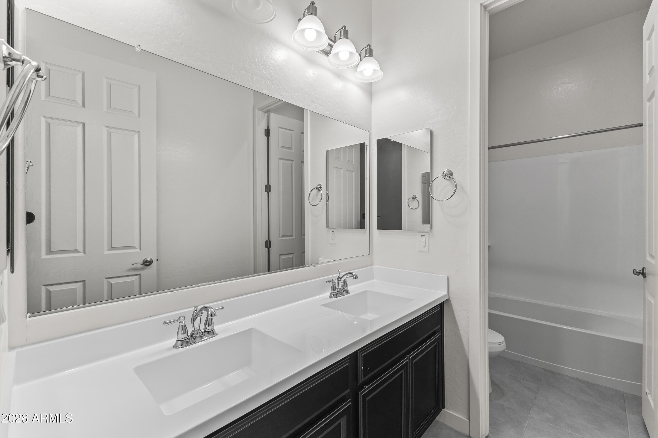 5255 N GINNING Drive