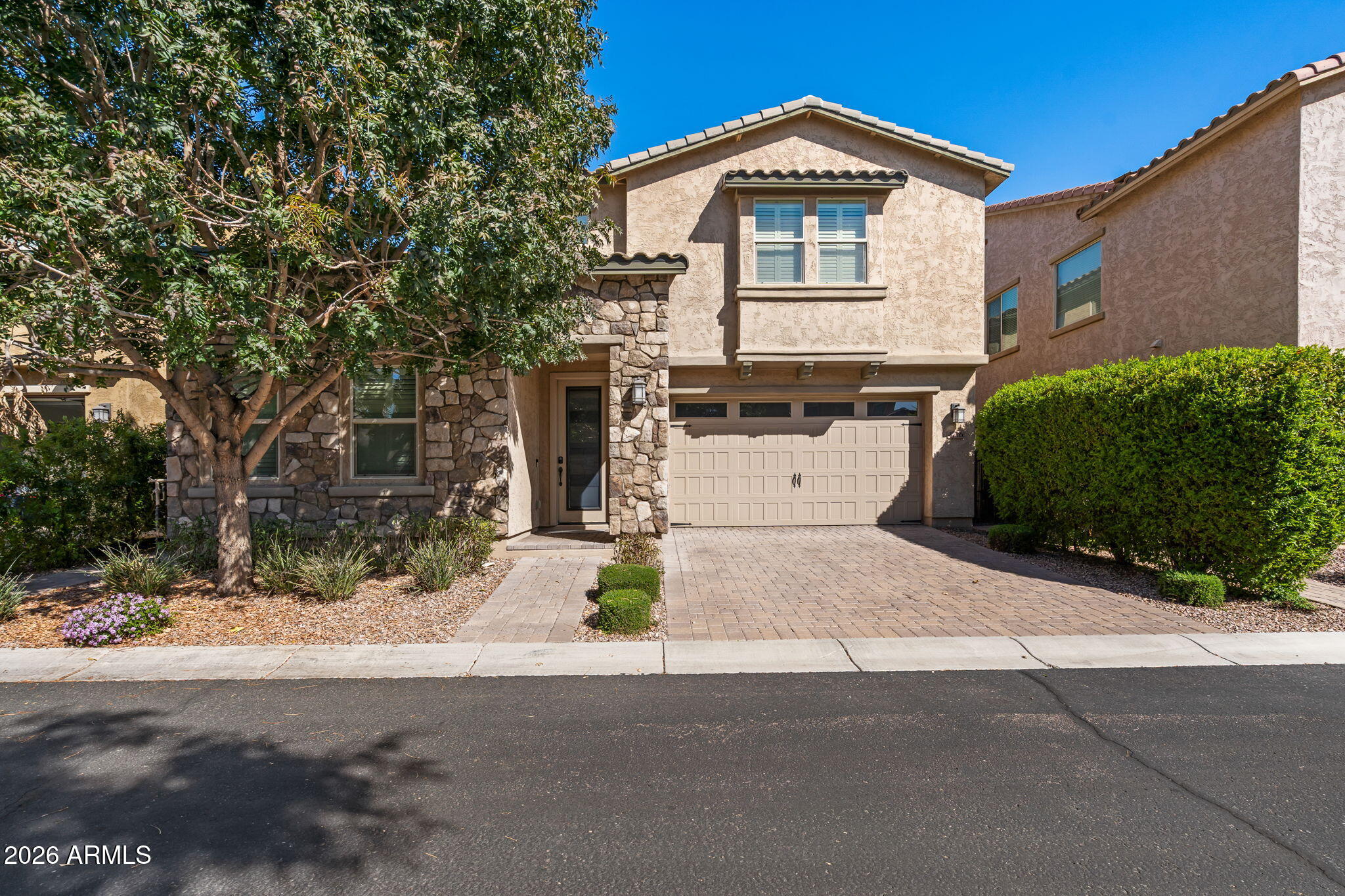 4716 E Nocona Lane