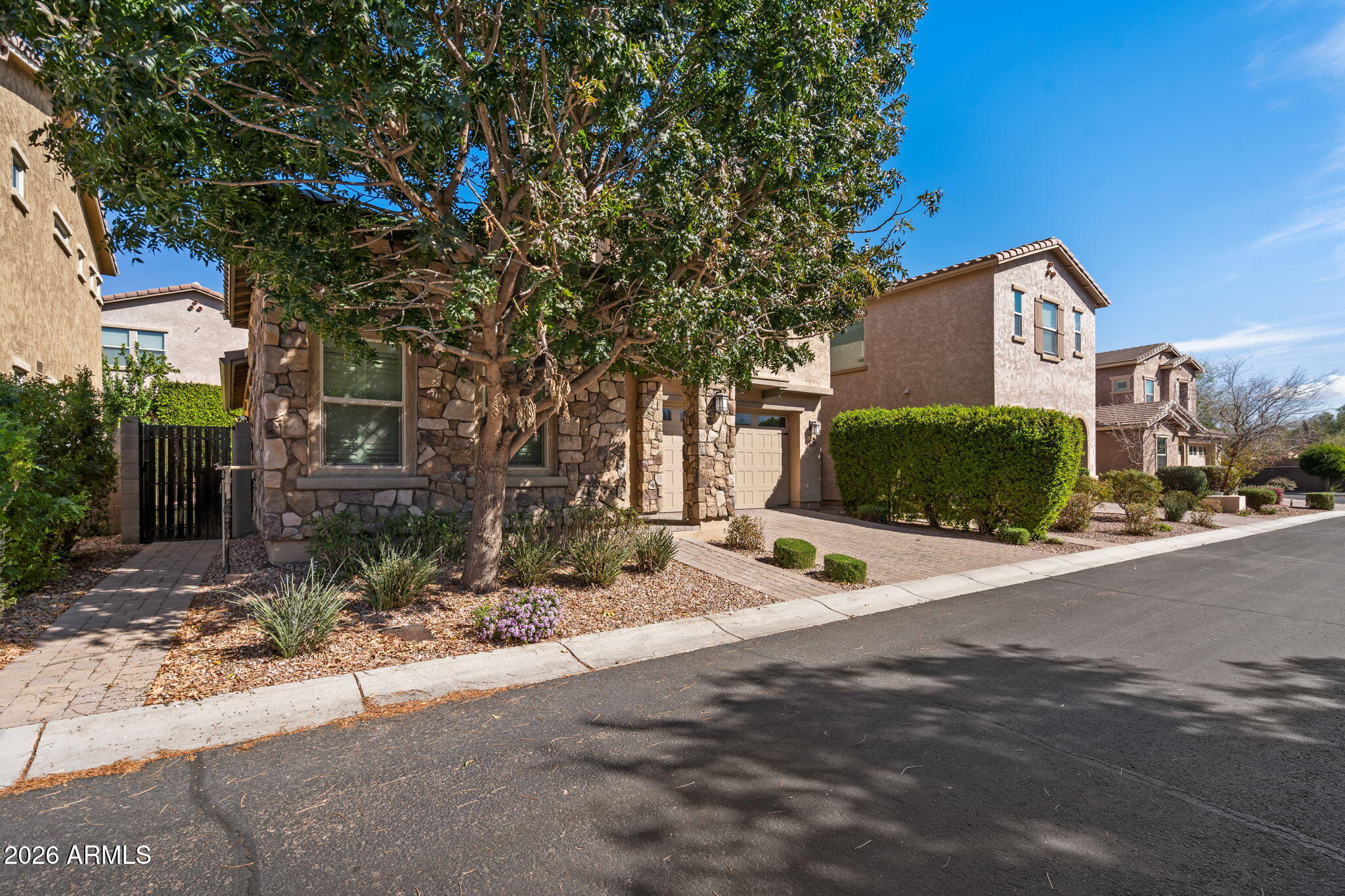 4716 E Nocona Lane