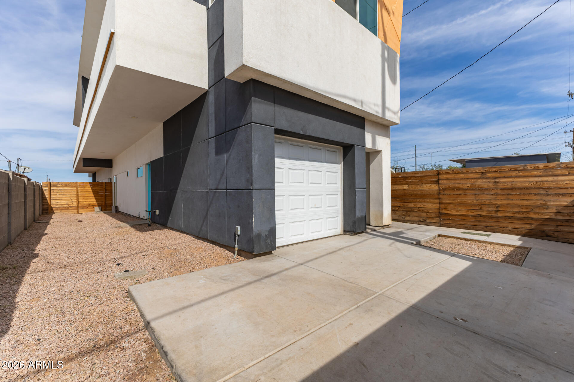 1933 E MONROE Street