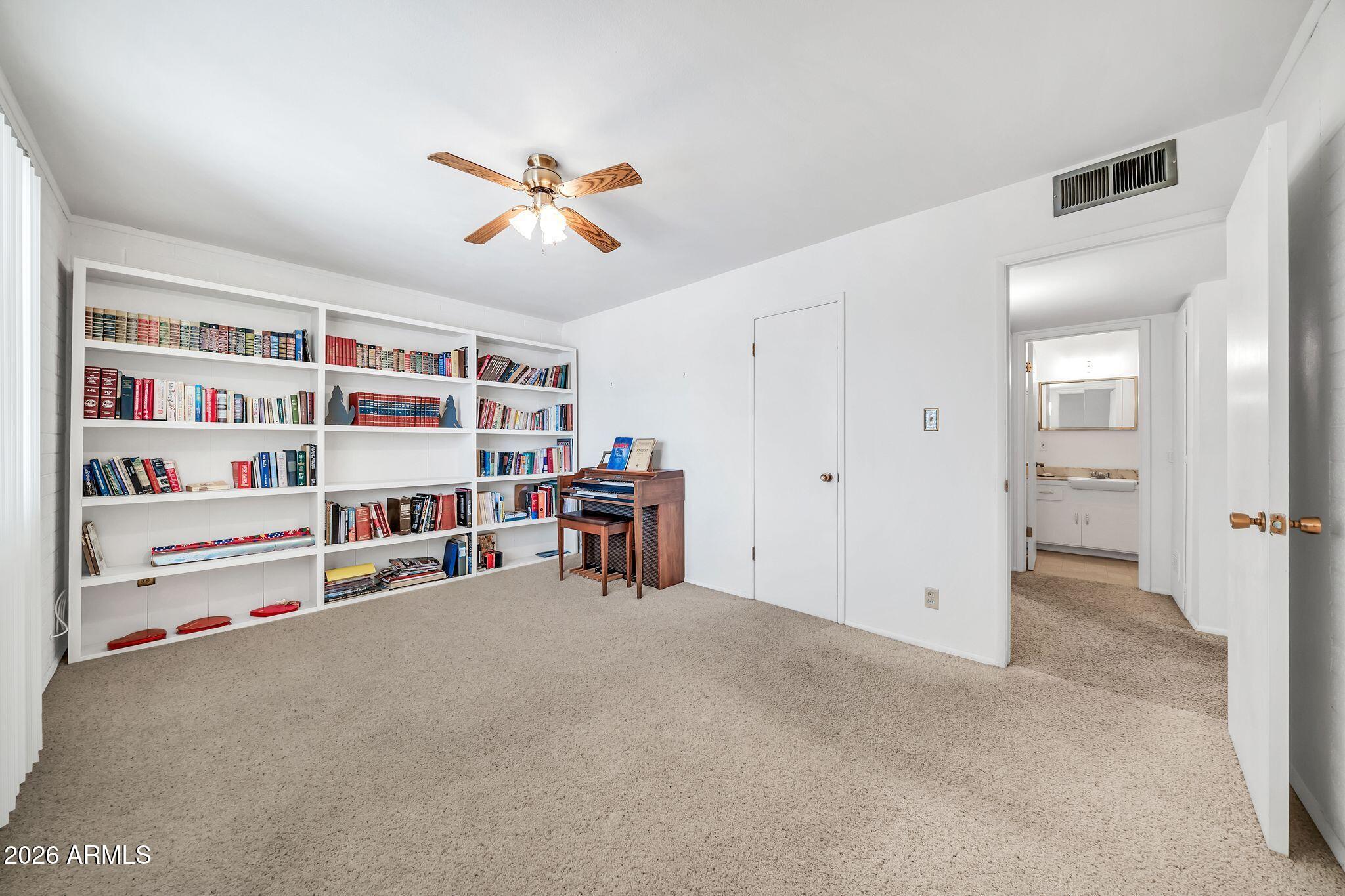 11622 N DESERT HILLS Drive W