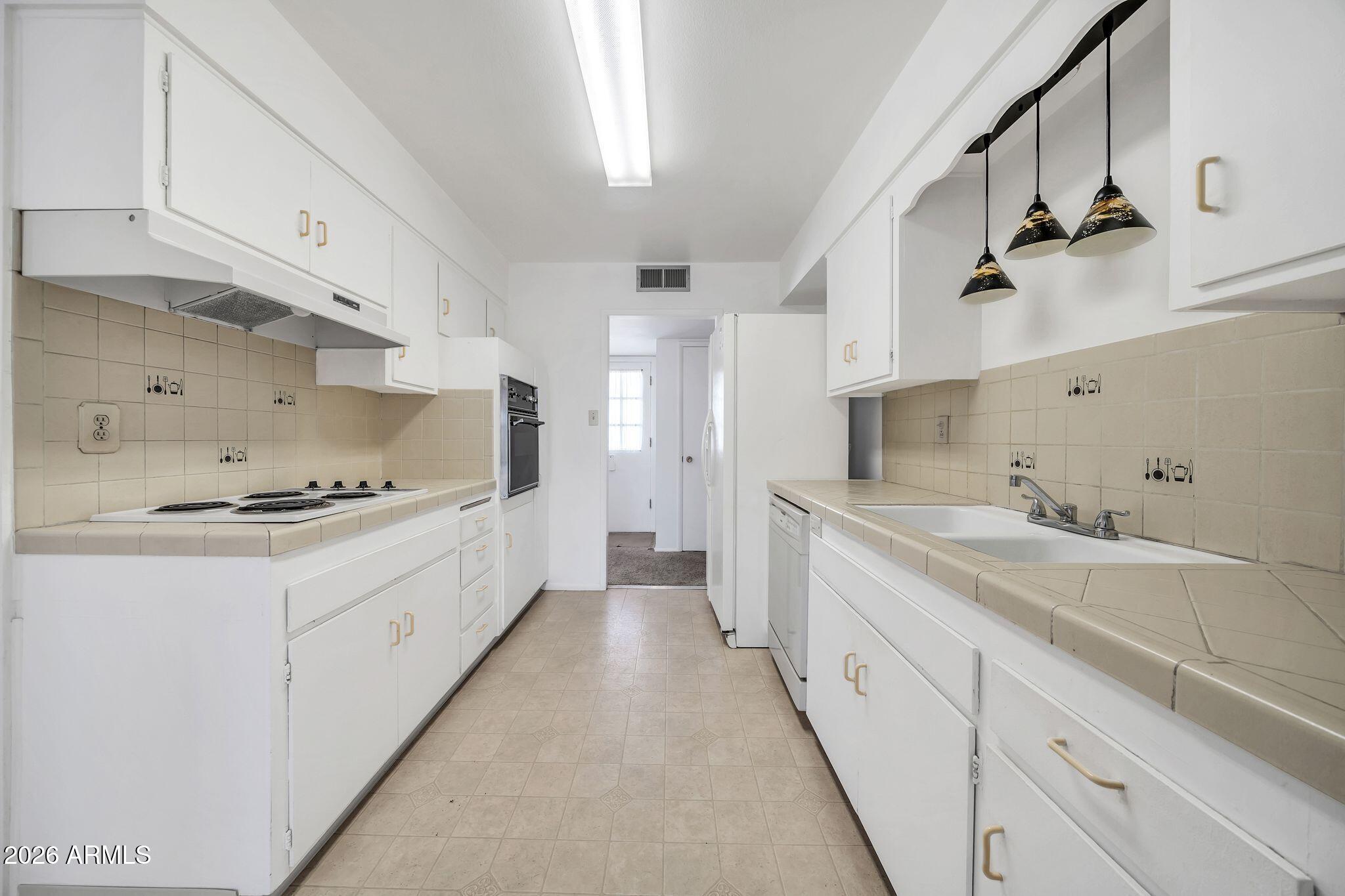 11622 N DESERT HILLS Drive W