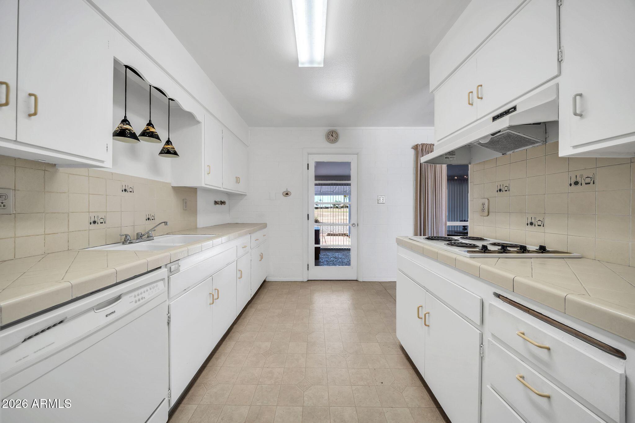 11622 N DESERT HILLS Drive W