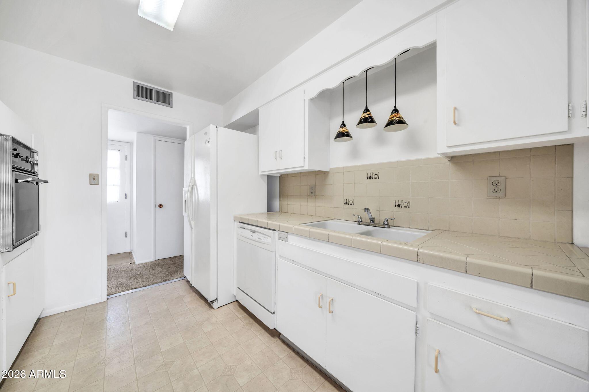 11622 N DESERT HILLS Drive W