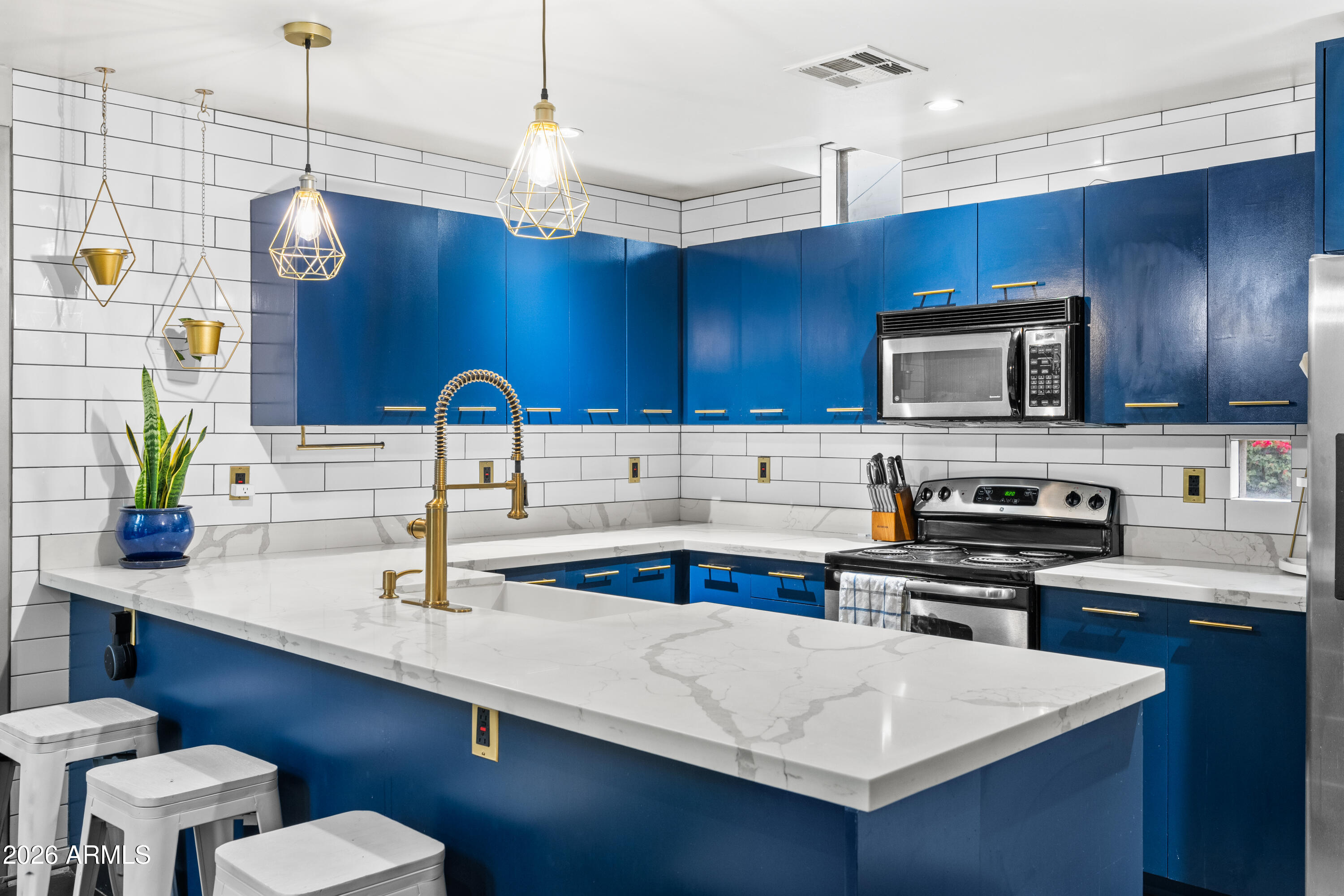 1111 W UNIVERSITY Drive 1028