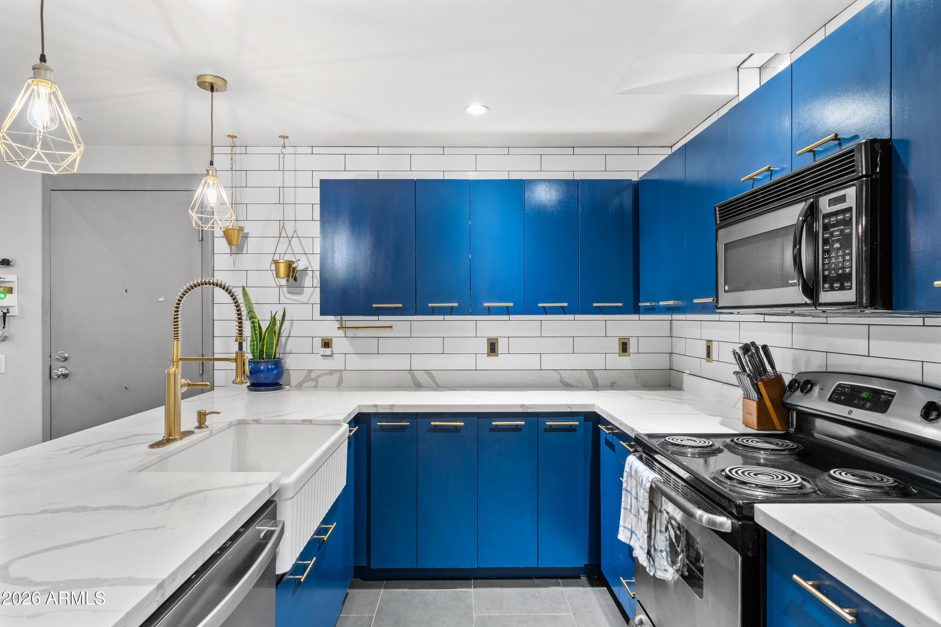 1111 W UNIVERSITY Drive 1028