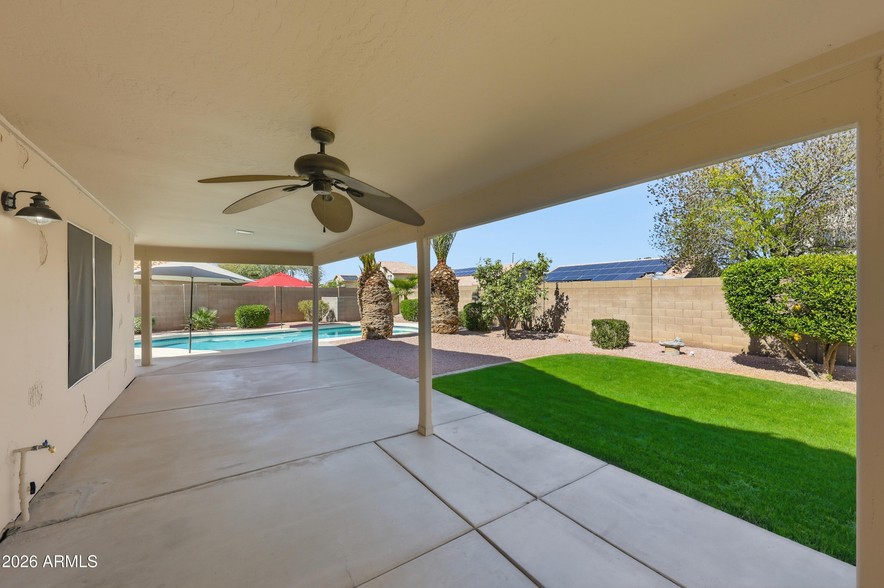 516 W SMOKE TREE Road