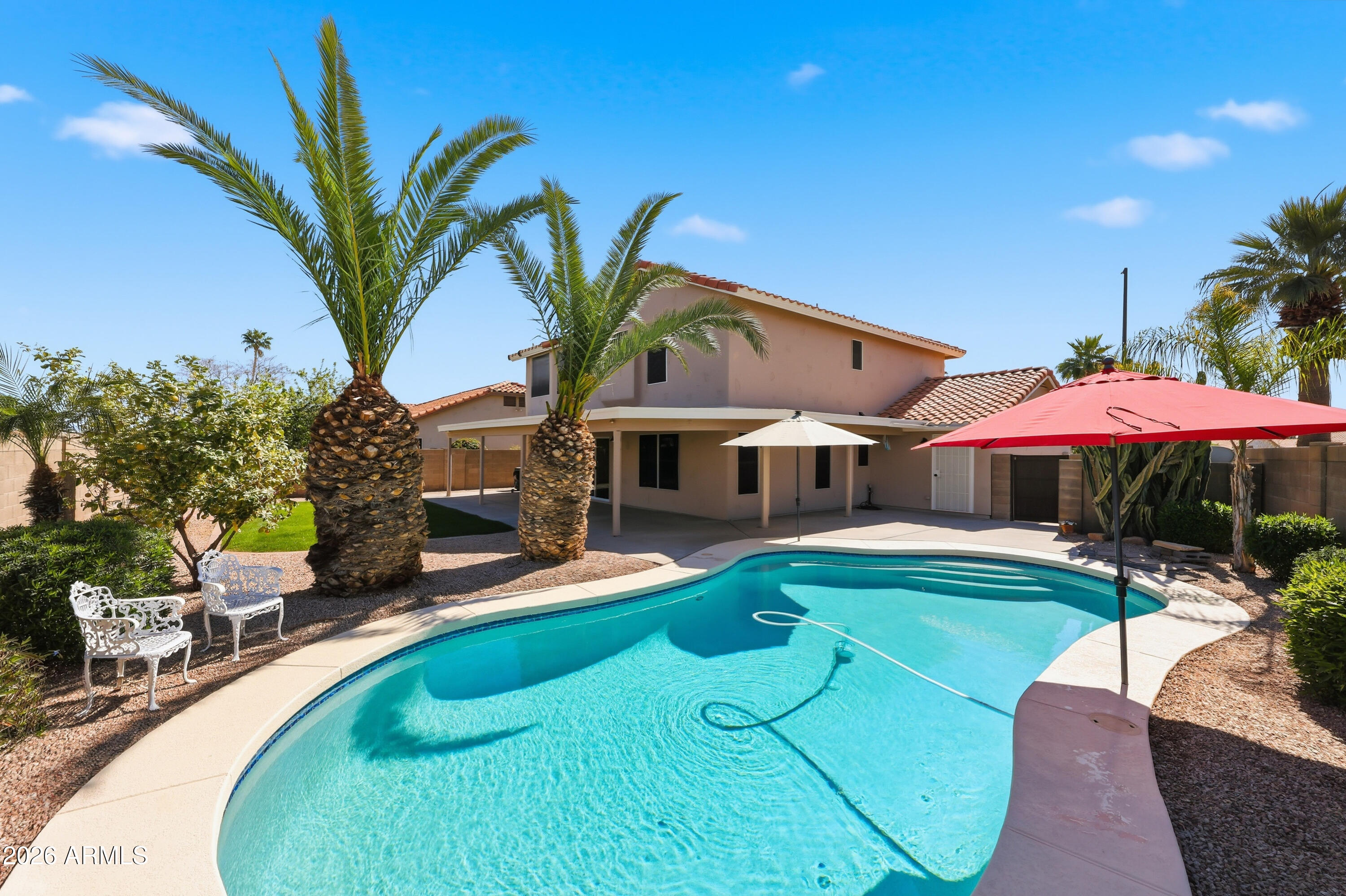 516 W SMOKE TREE Road