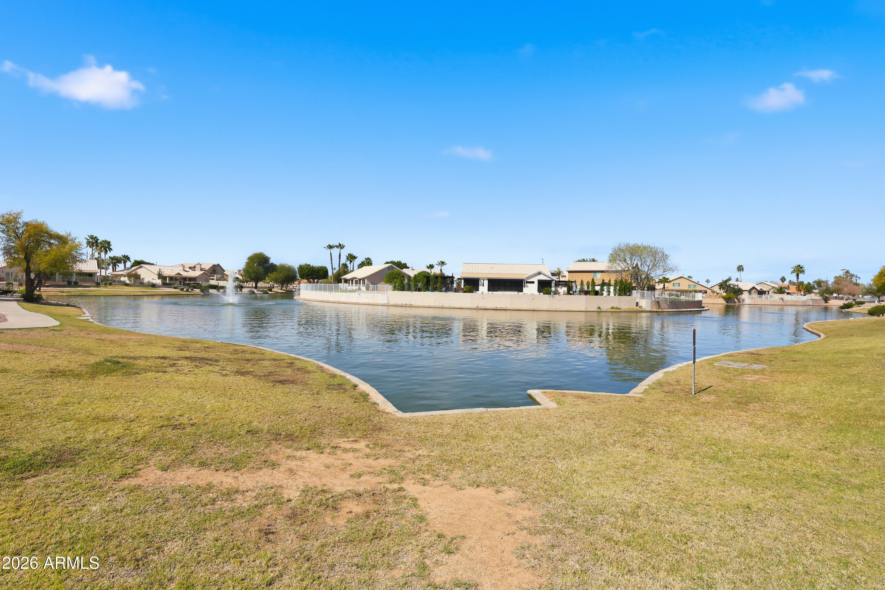 516 W SMOKE TREE Road