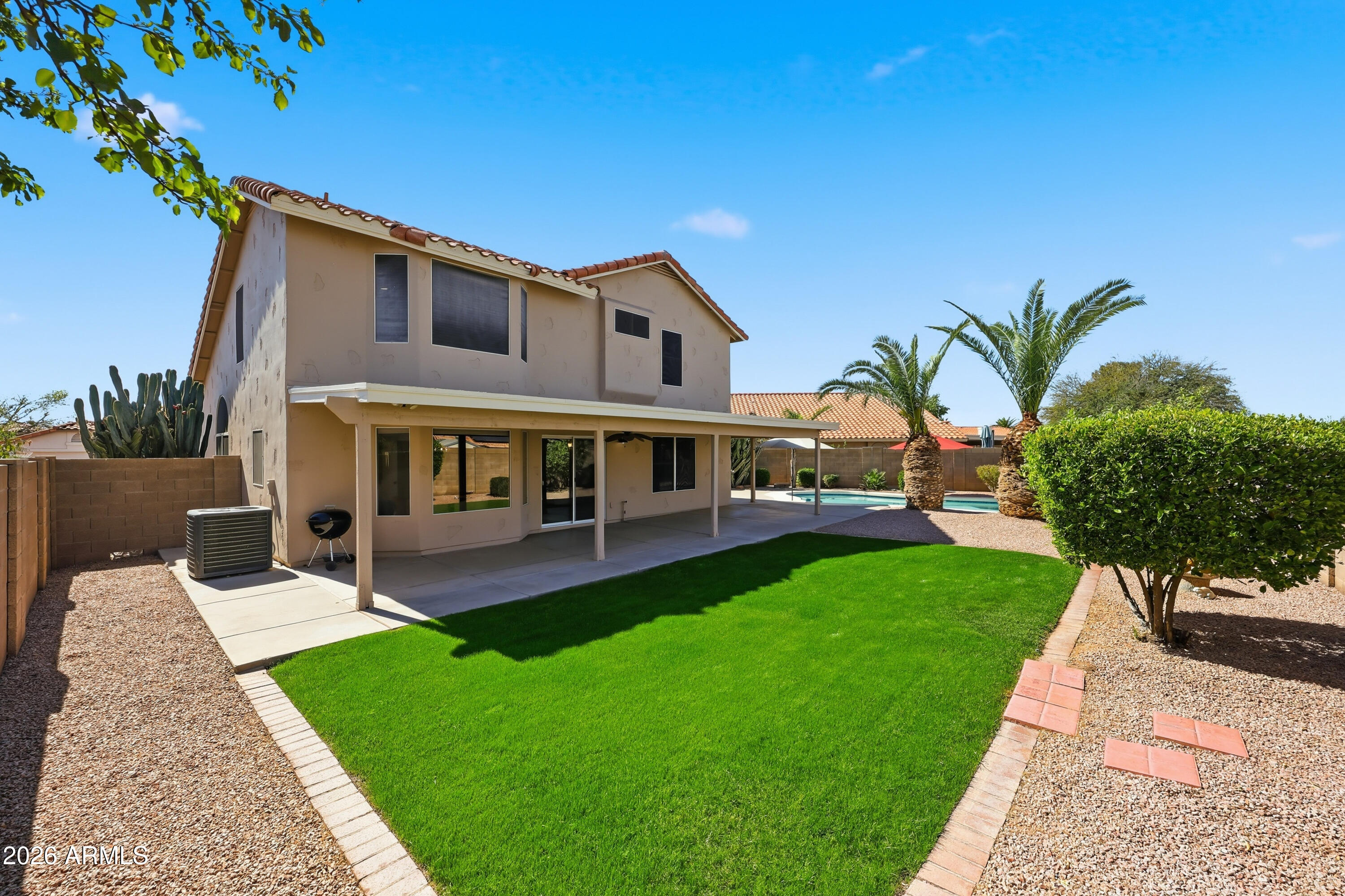 516 W SMOKE TREE Road