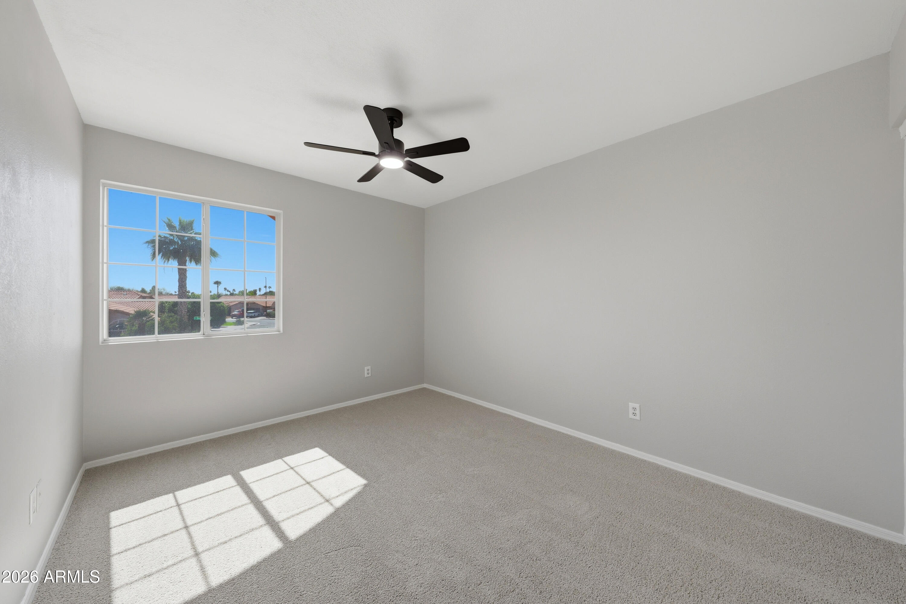 516 W SMOKE TREE Road