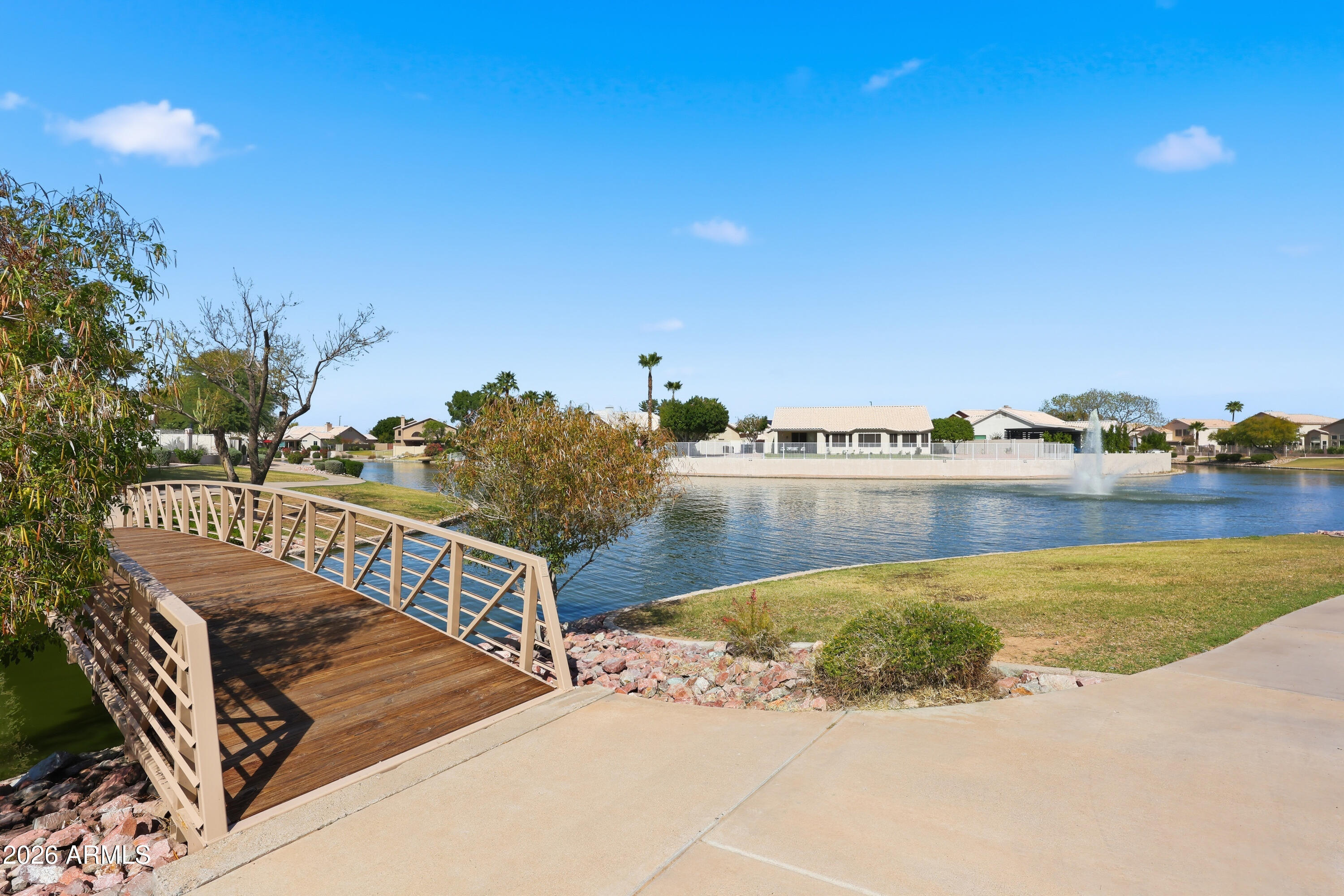 516 W SMOKE TREE Road