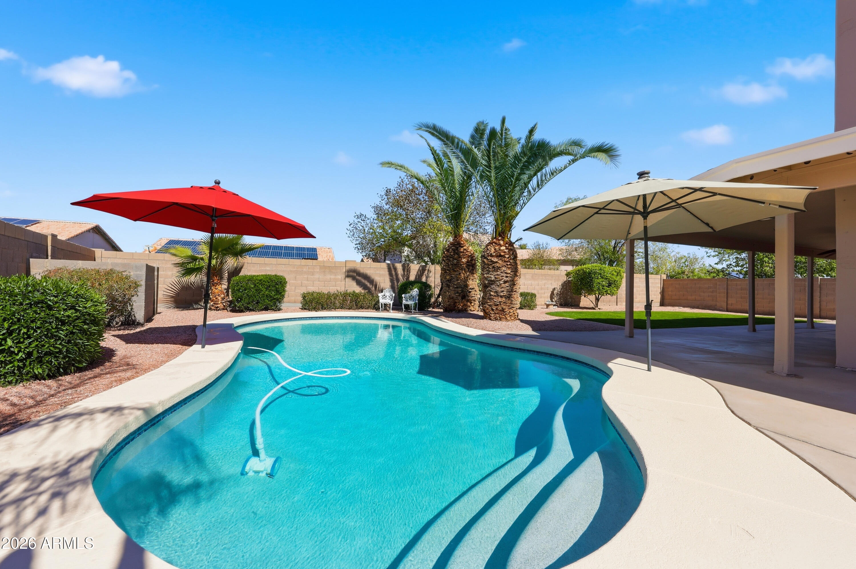 516 W SMOKE TREE Road