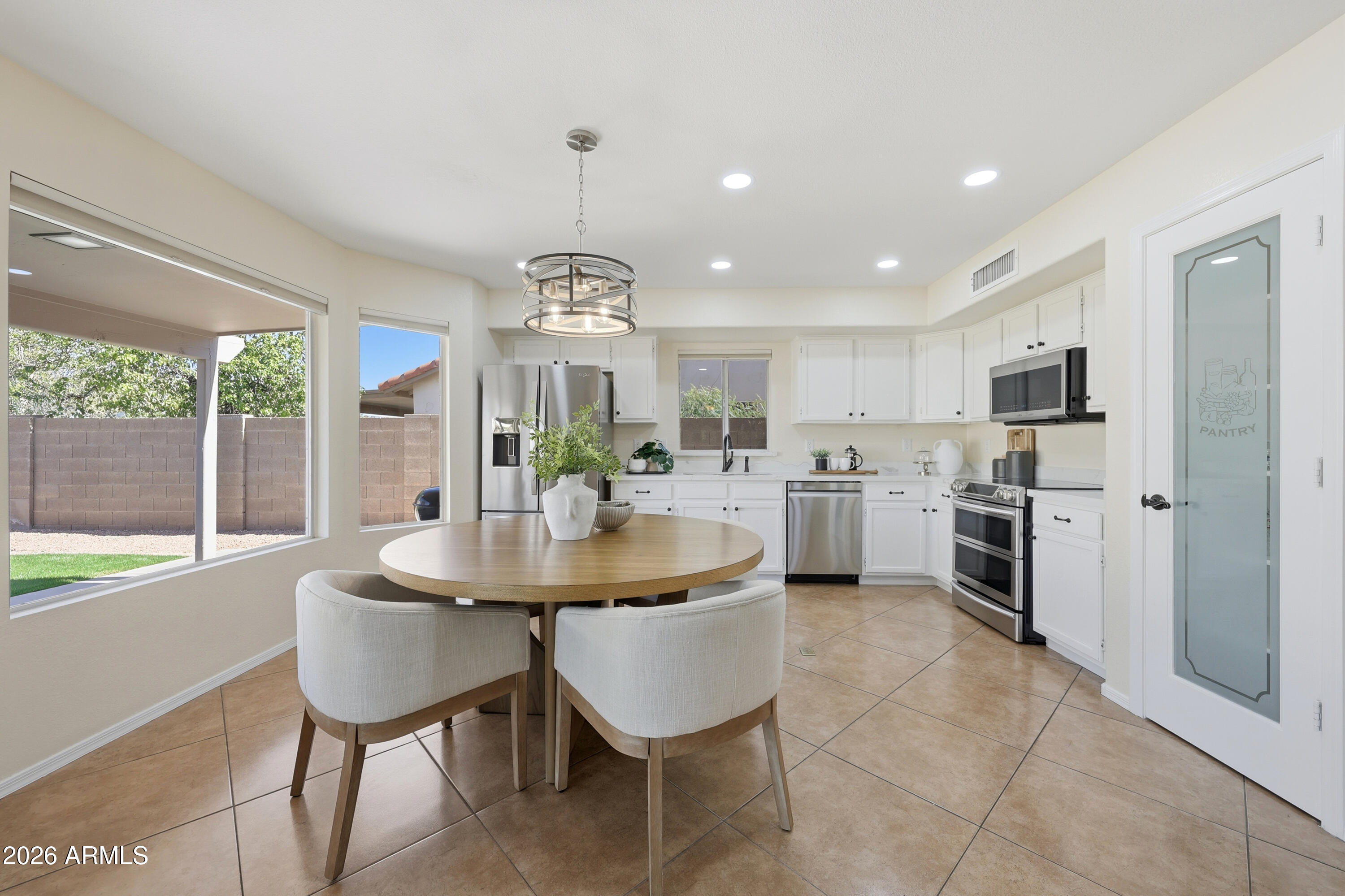 516 W SMOKE TREE Road