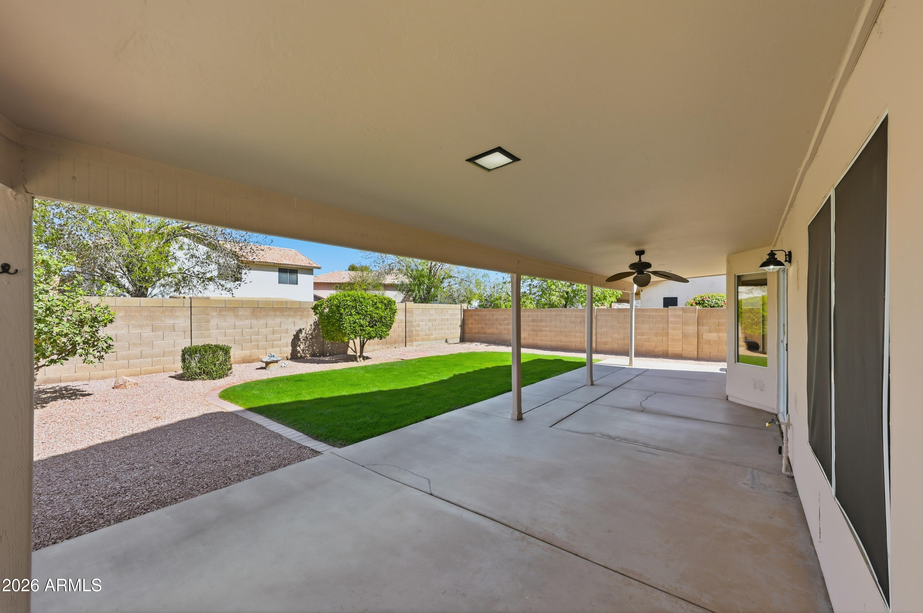 516 W SMOKE TREE Road