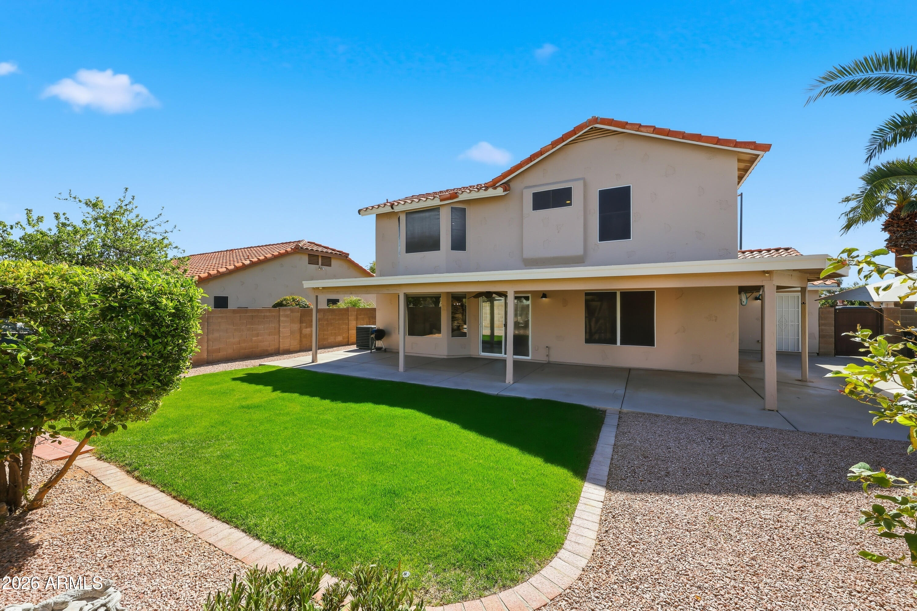 516 W SMOKE TREE Road