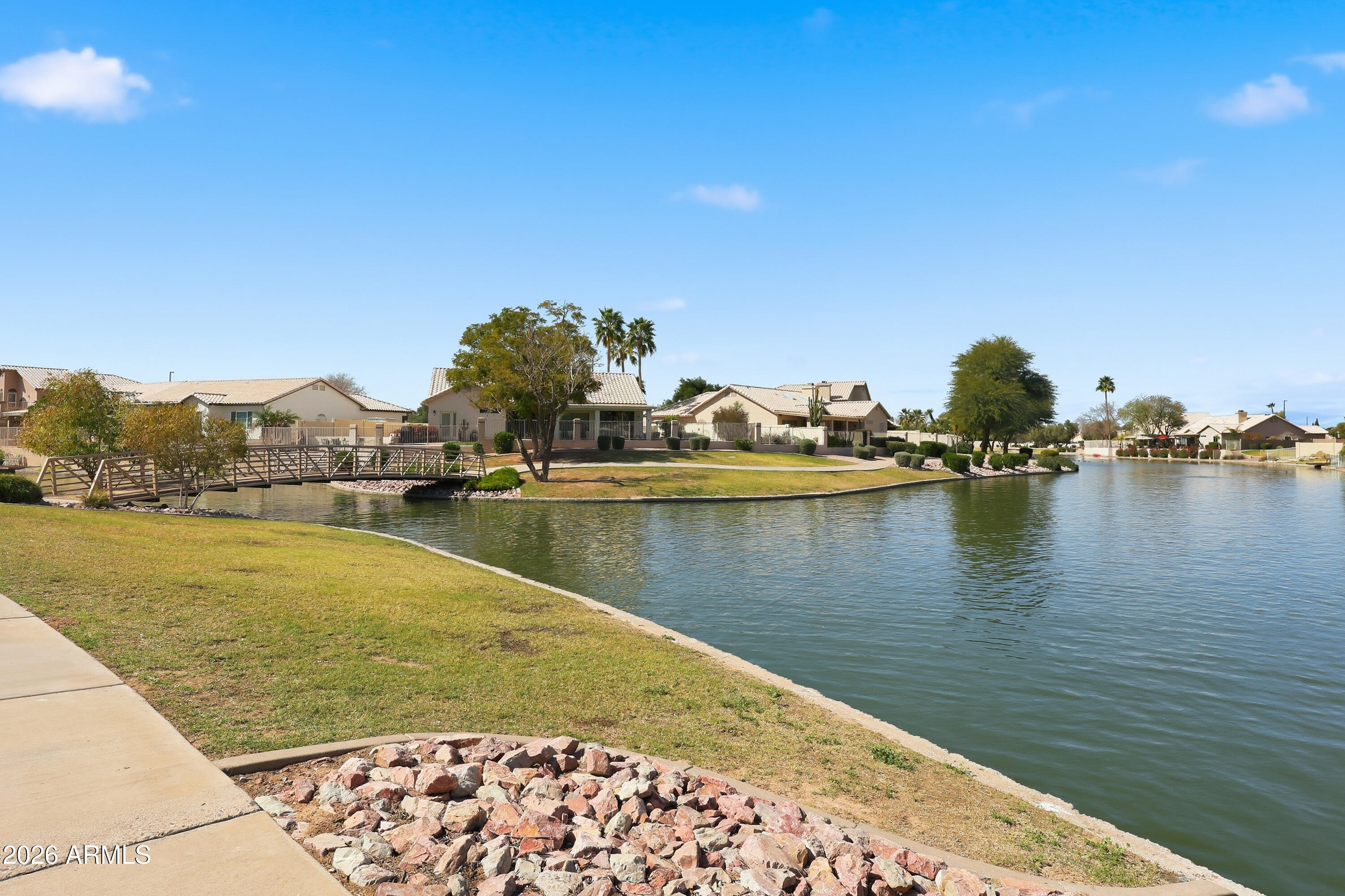 516 W SMOKE TREE Road
