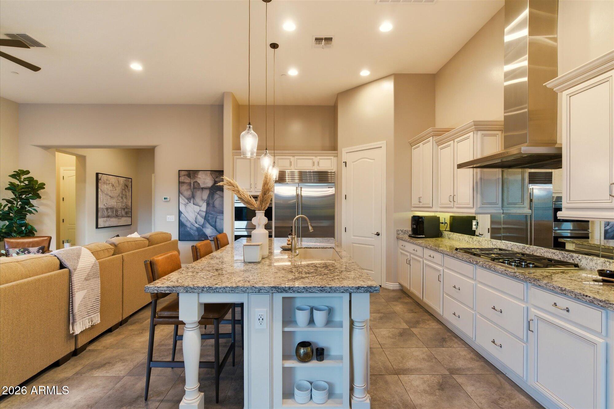 7258 E HIGH POINT Drive