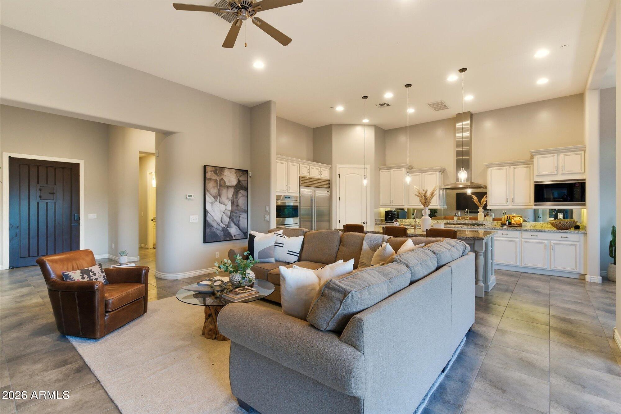 7258 E HIGH POINT Drive