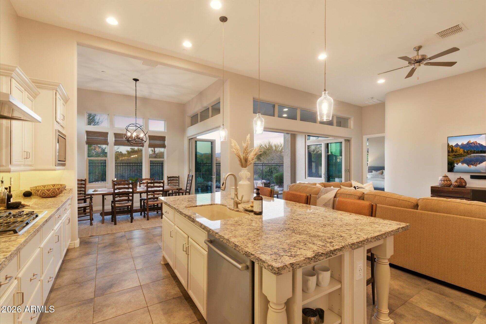 7258 E HIGH POINT Drive