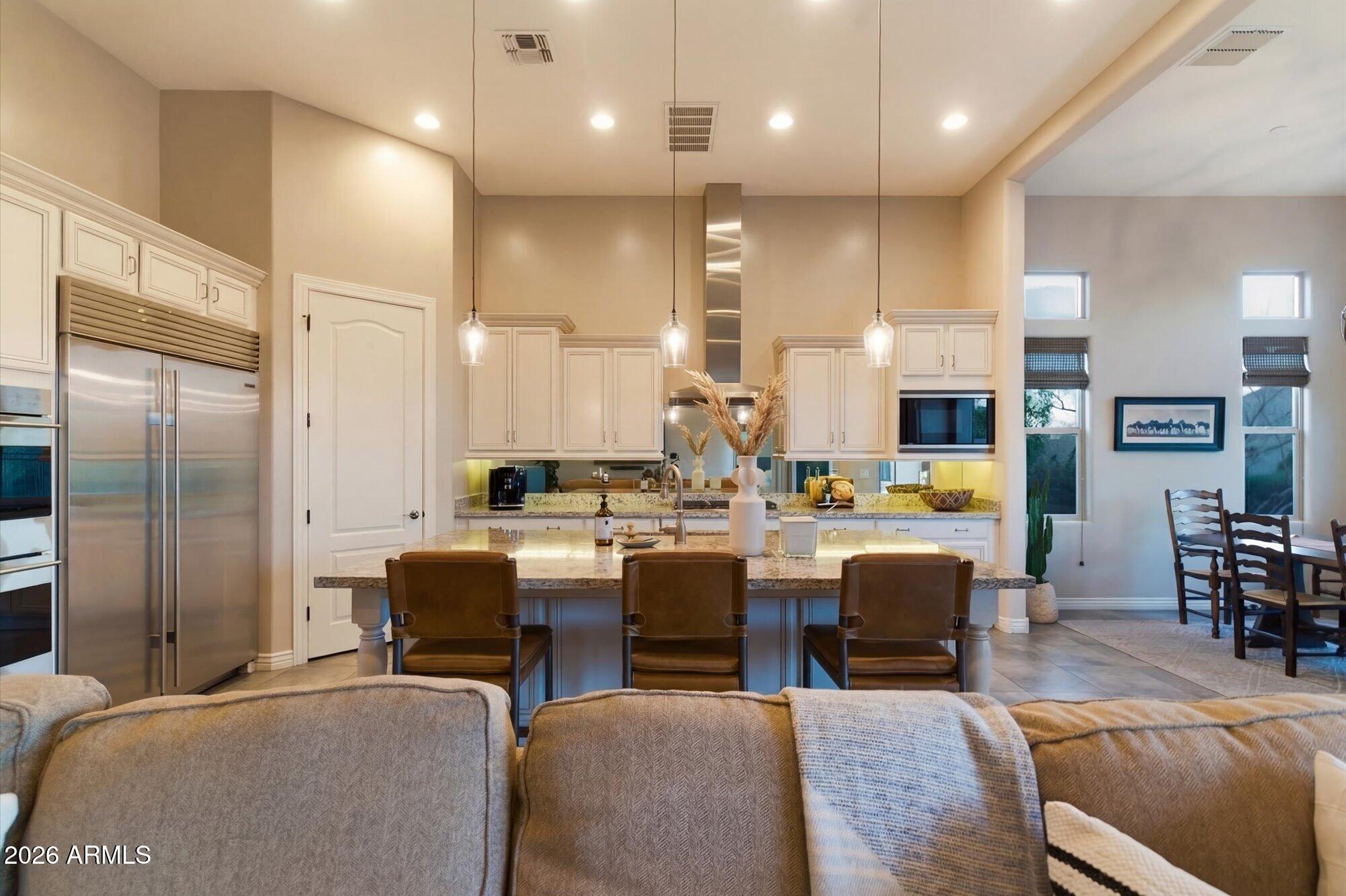 7258 E HIGH POINT Drive