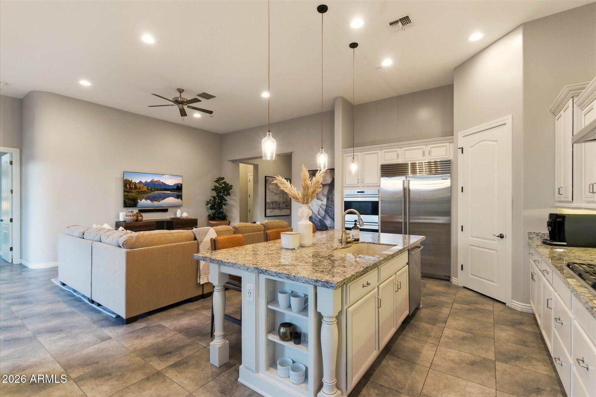 7258 E HIGH POINT Drive