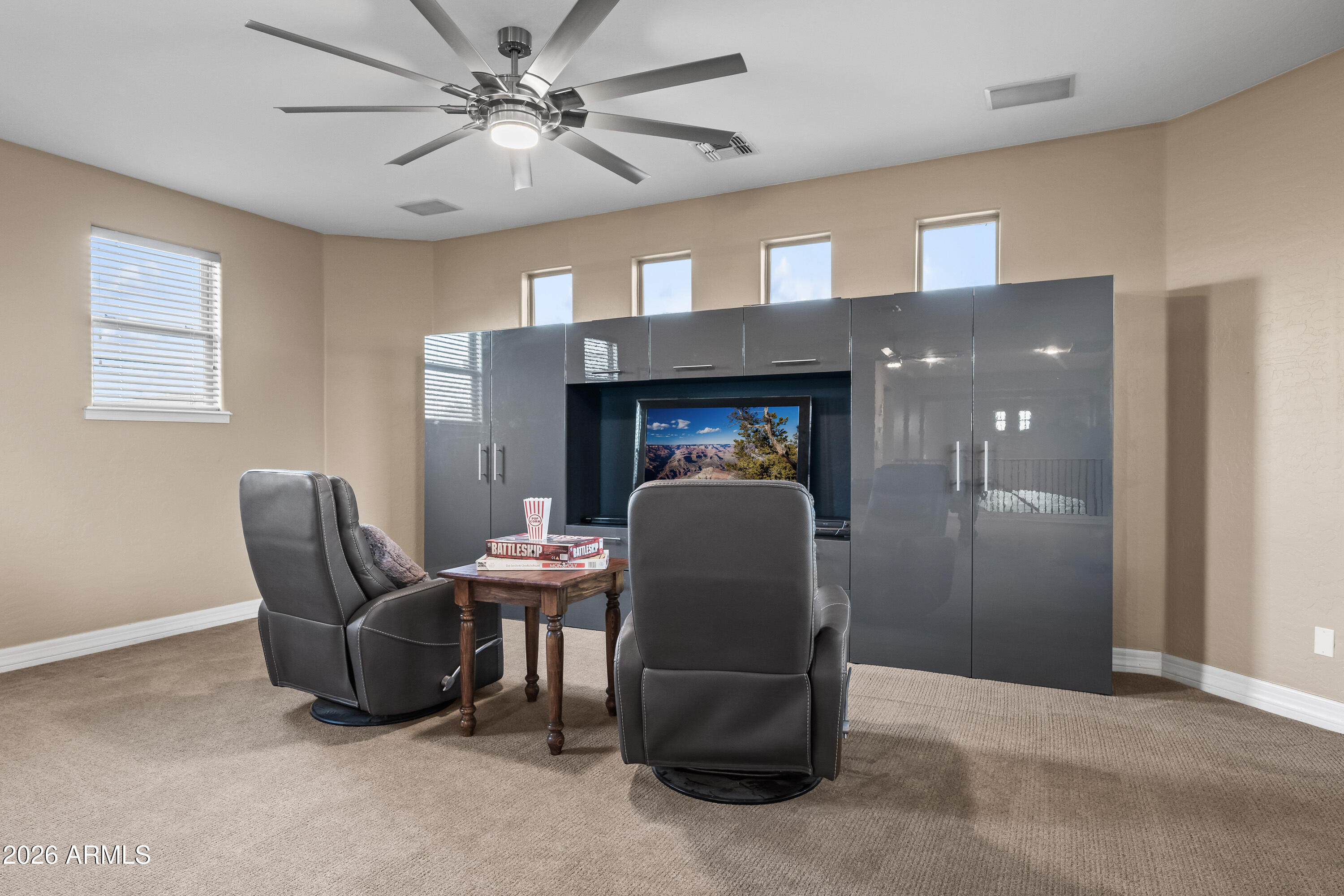 1242 E CANARY Drive