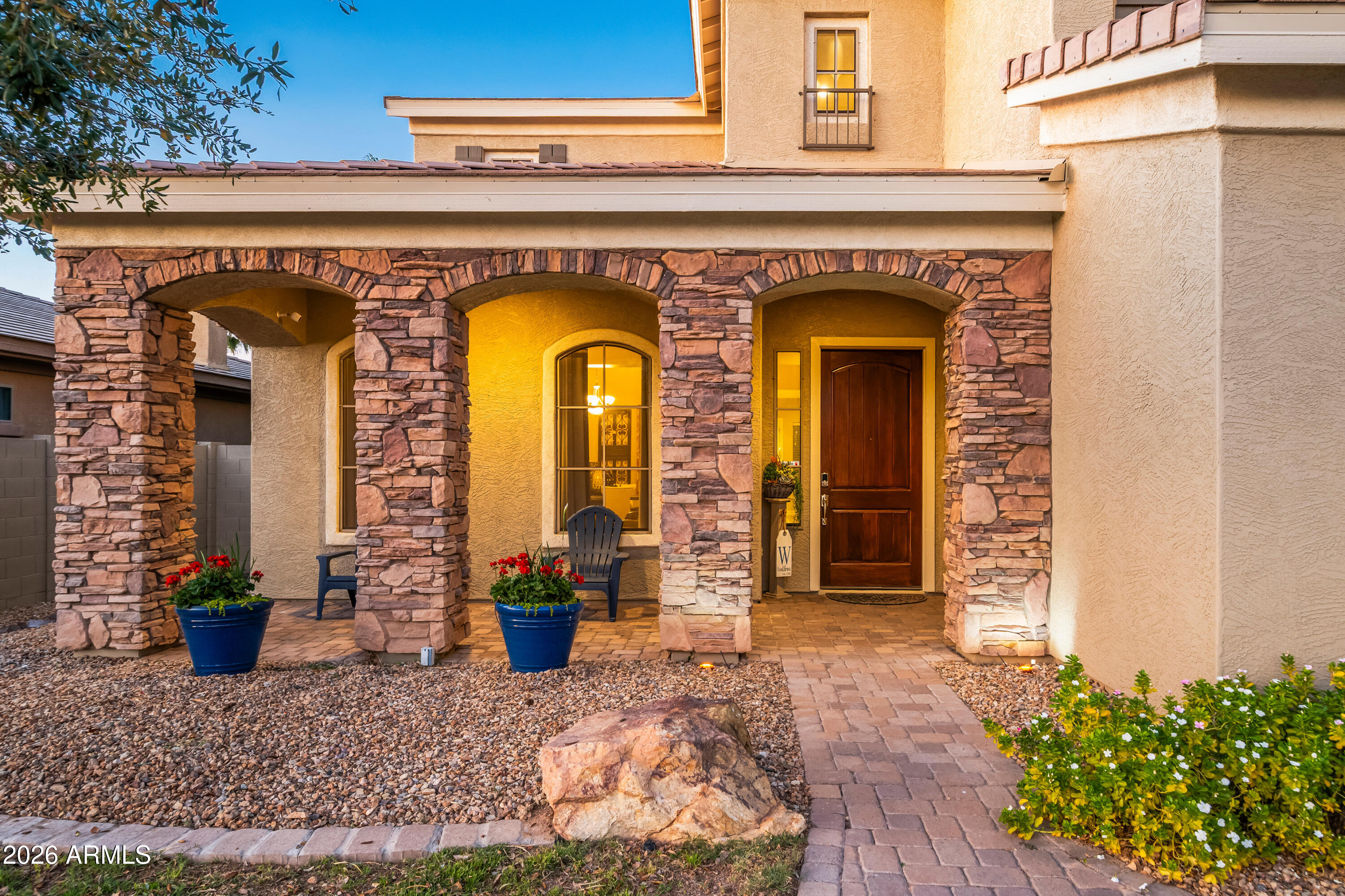 1242 E CANARY Drive