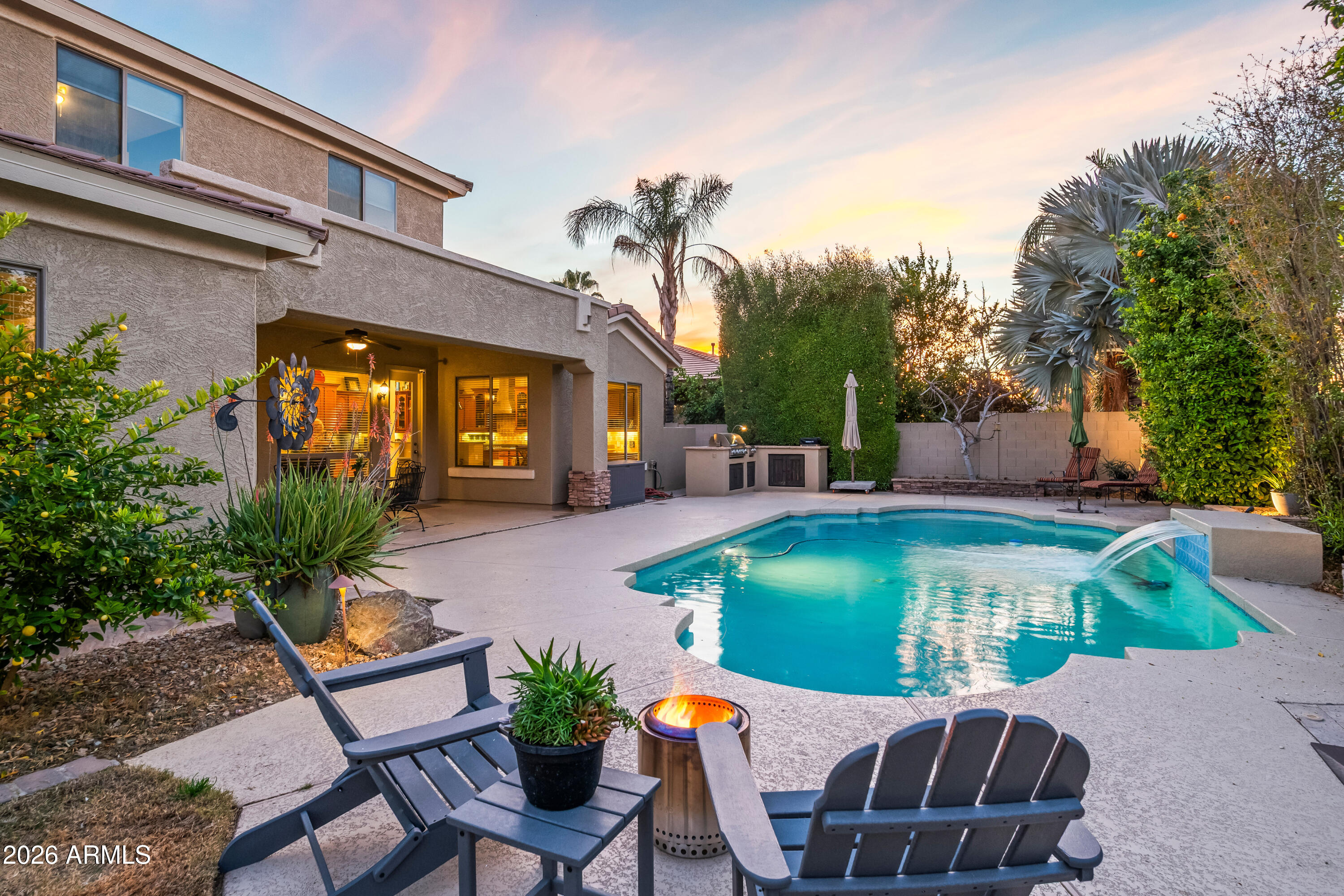 1242 E CANARY Drive