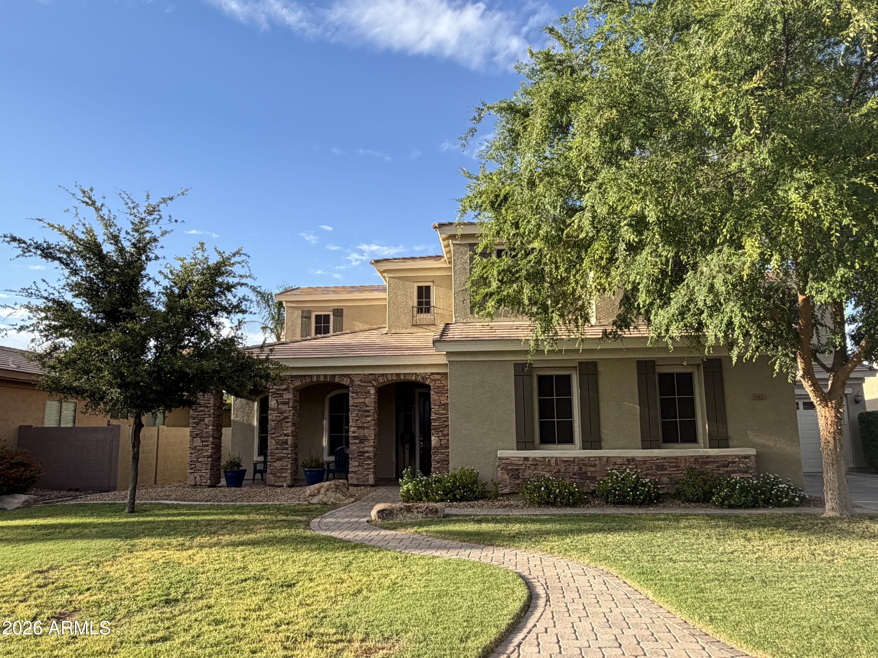 1242 E CANARY Drive