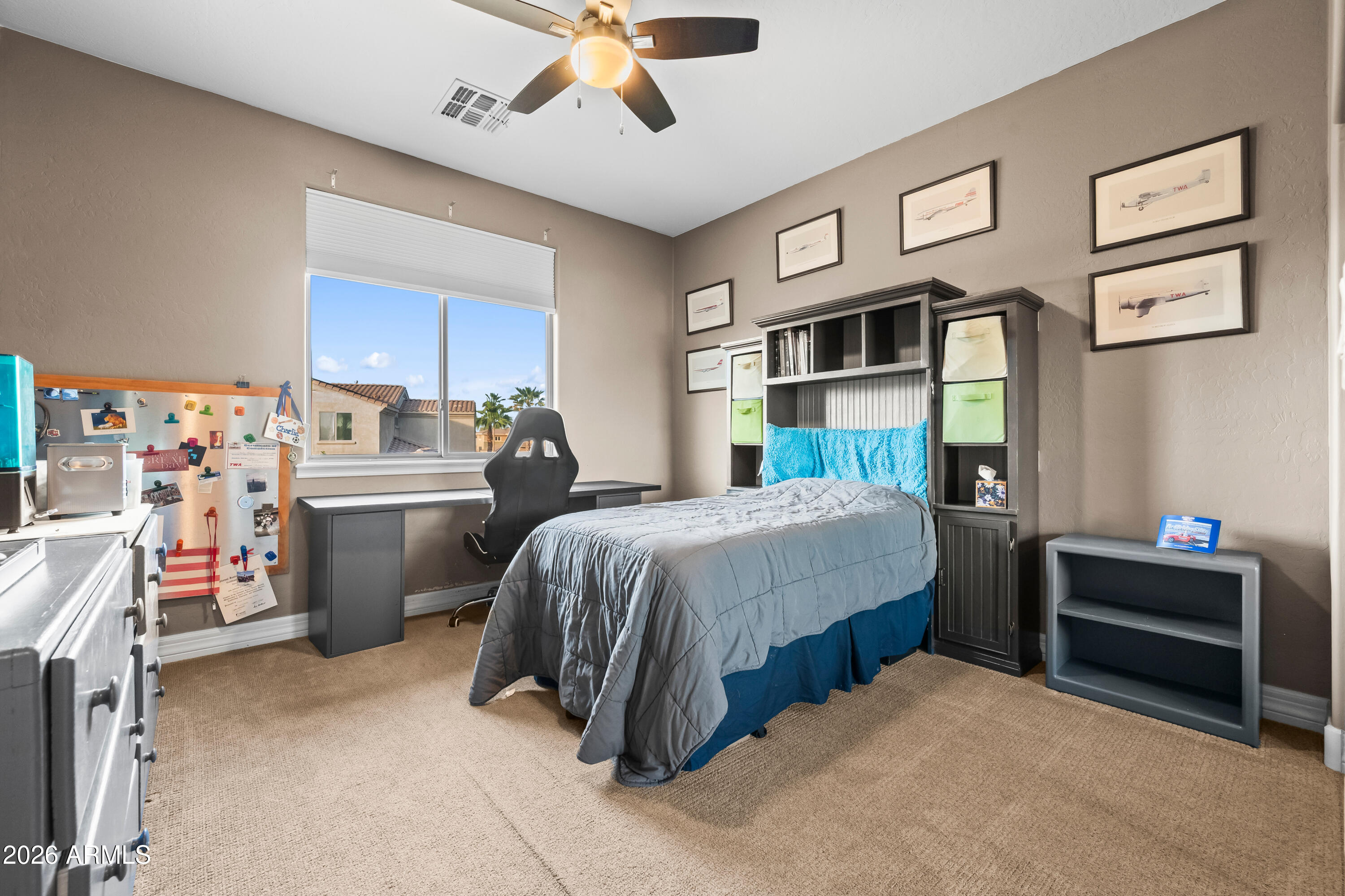 1242 E CANARY Drive