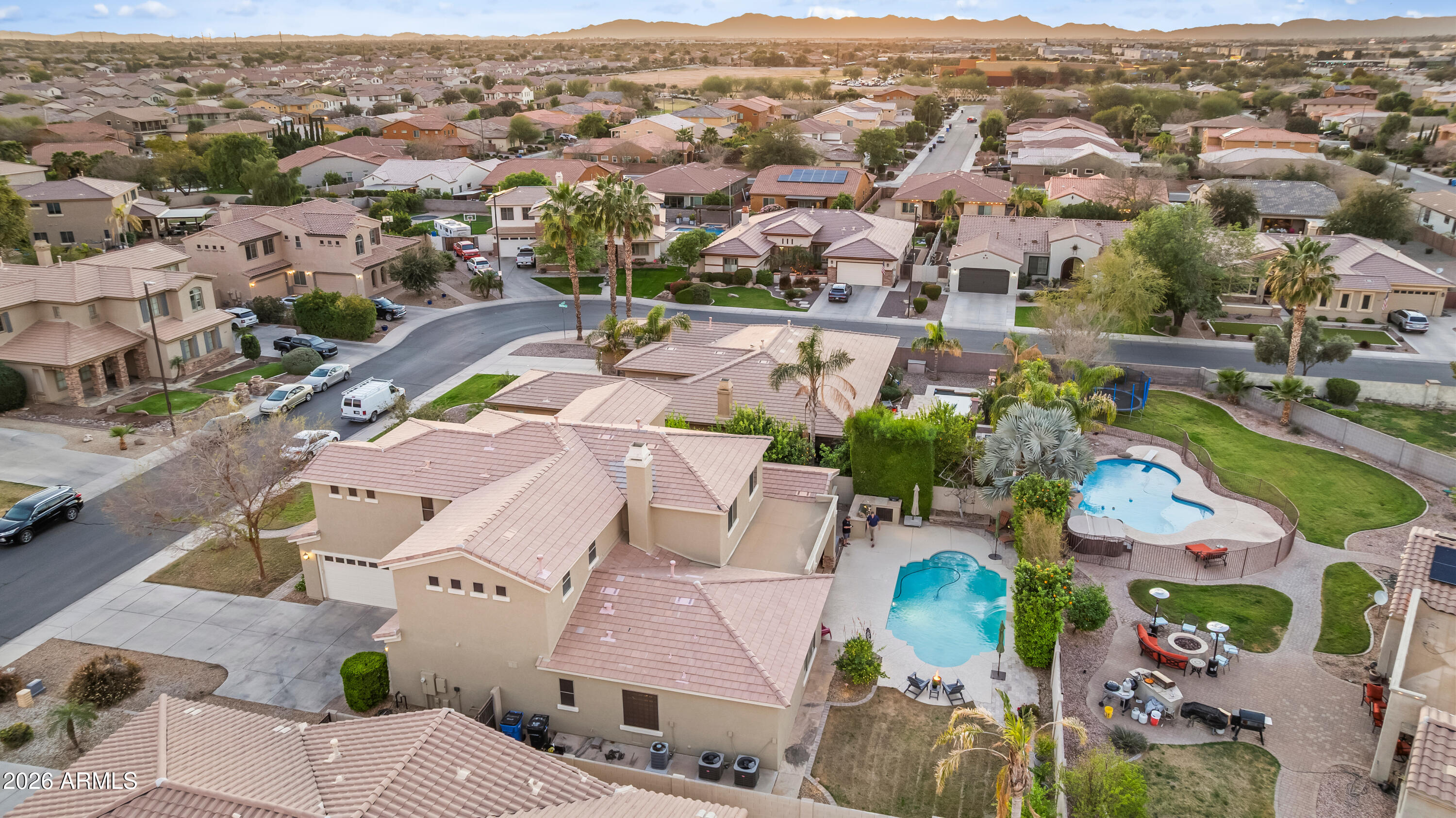 1242 E CANARY Drive