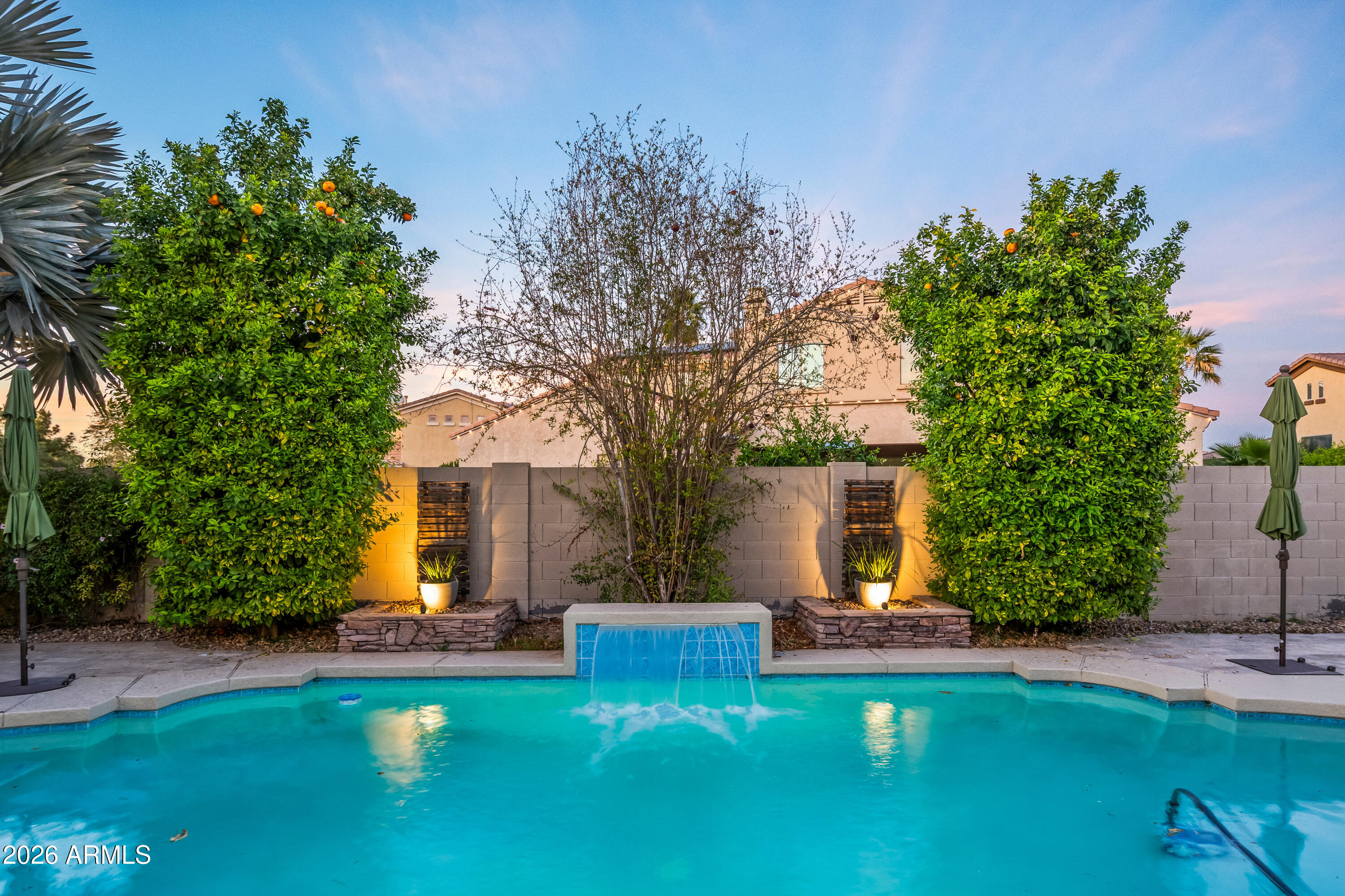 1242 E CANARY Drive