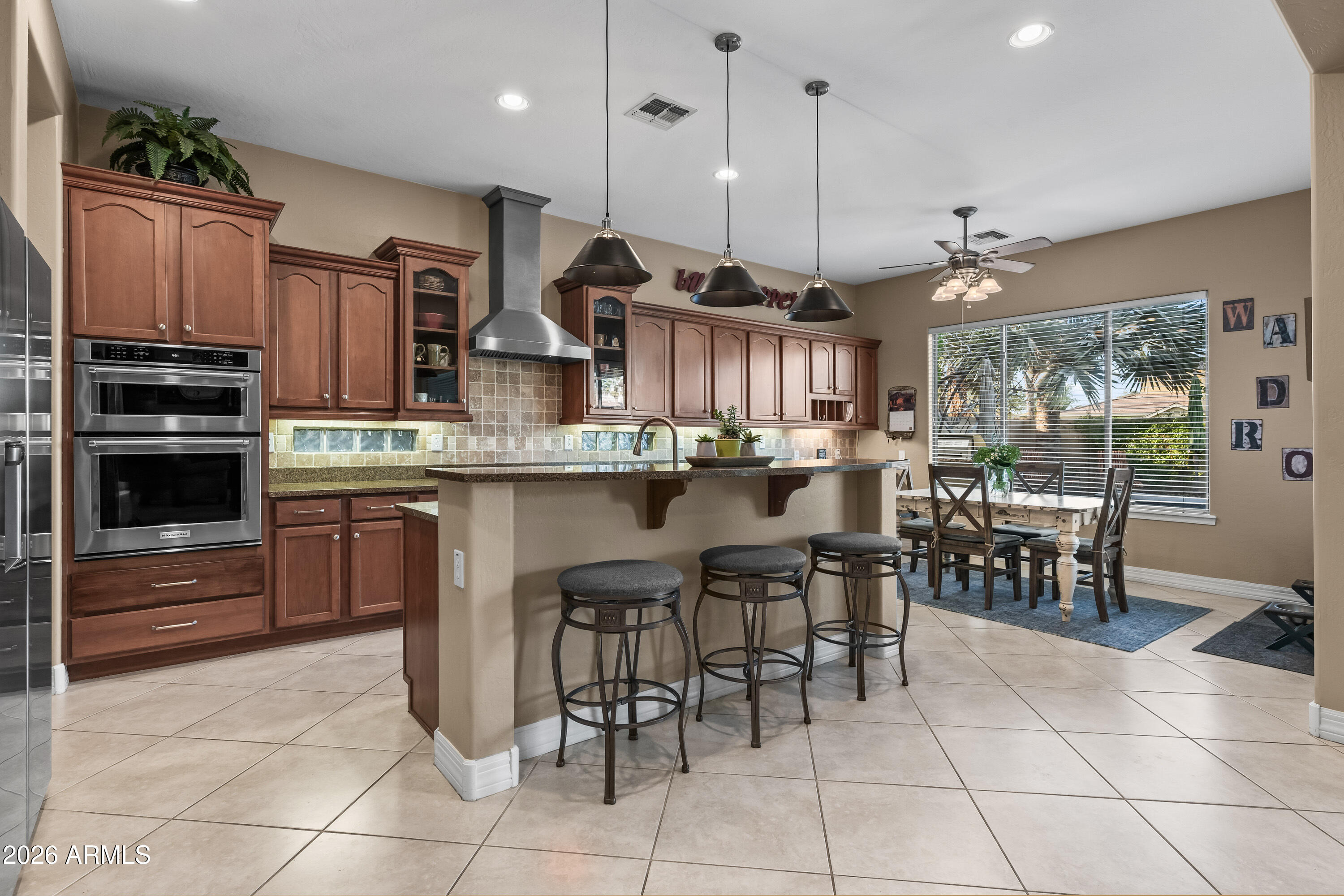 1242 E CANARY Drive
