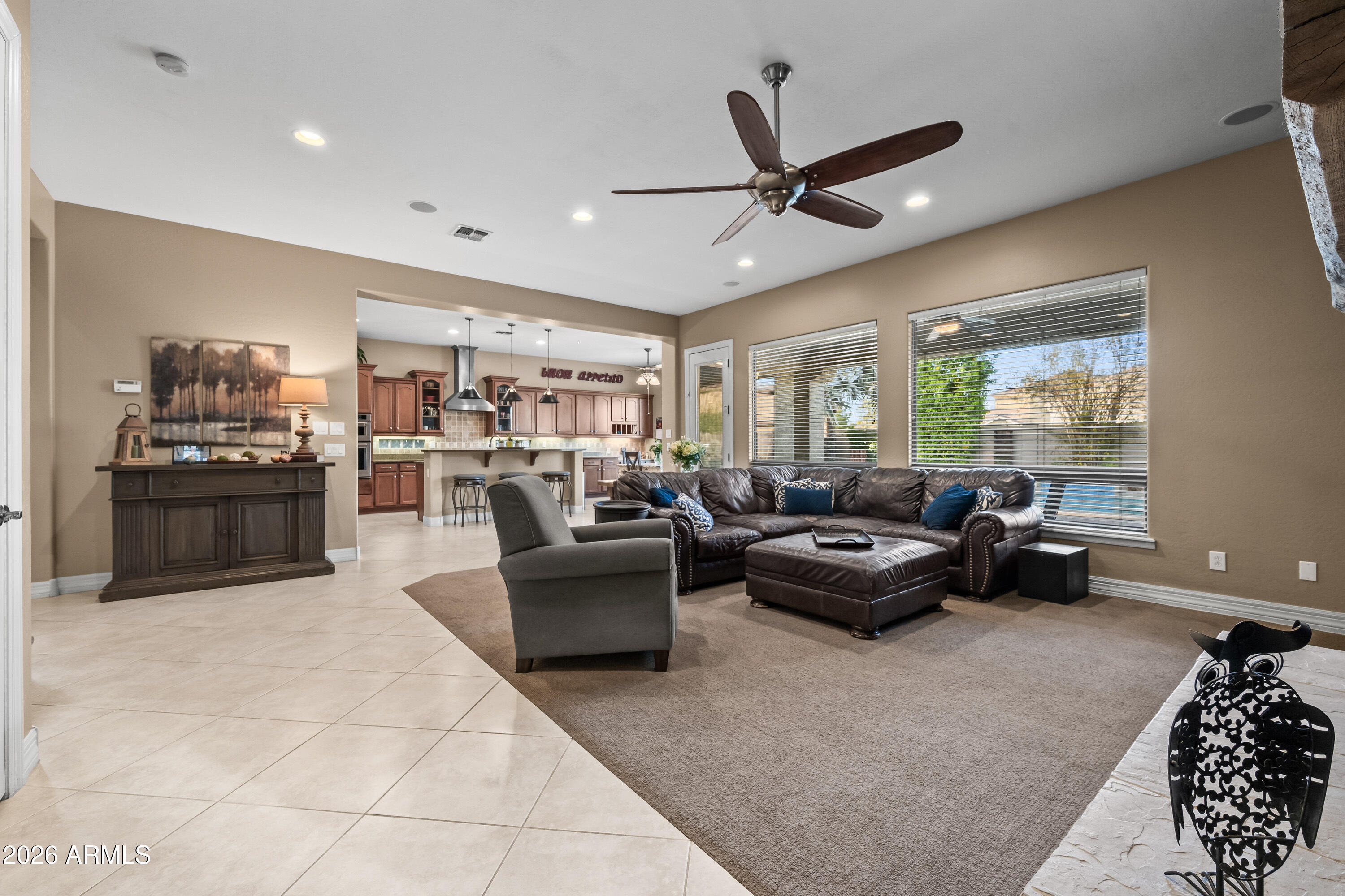 1242 E CANARY Drive