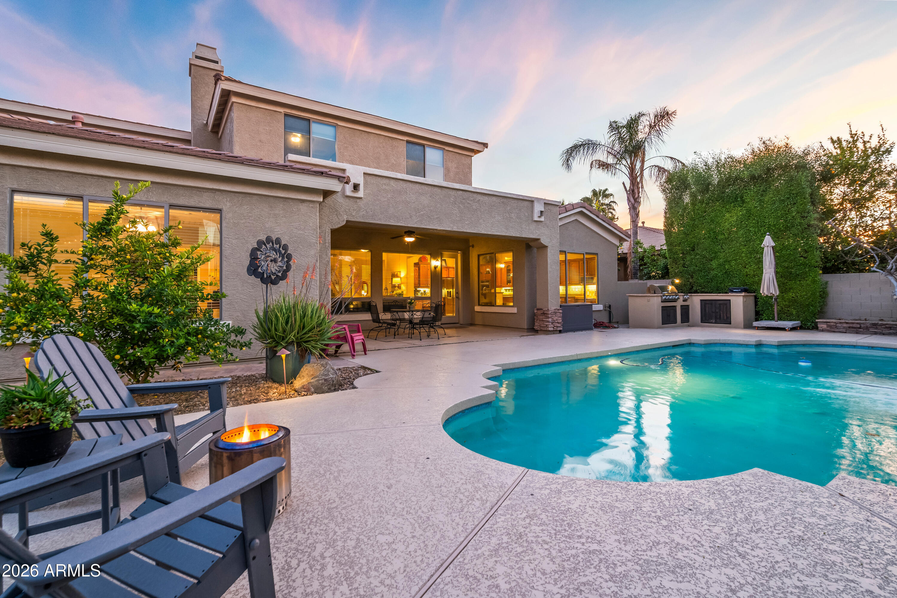 1242 E CANARY Drive