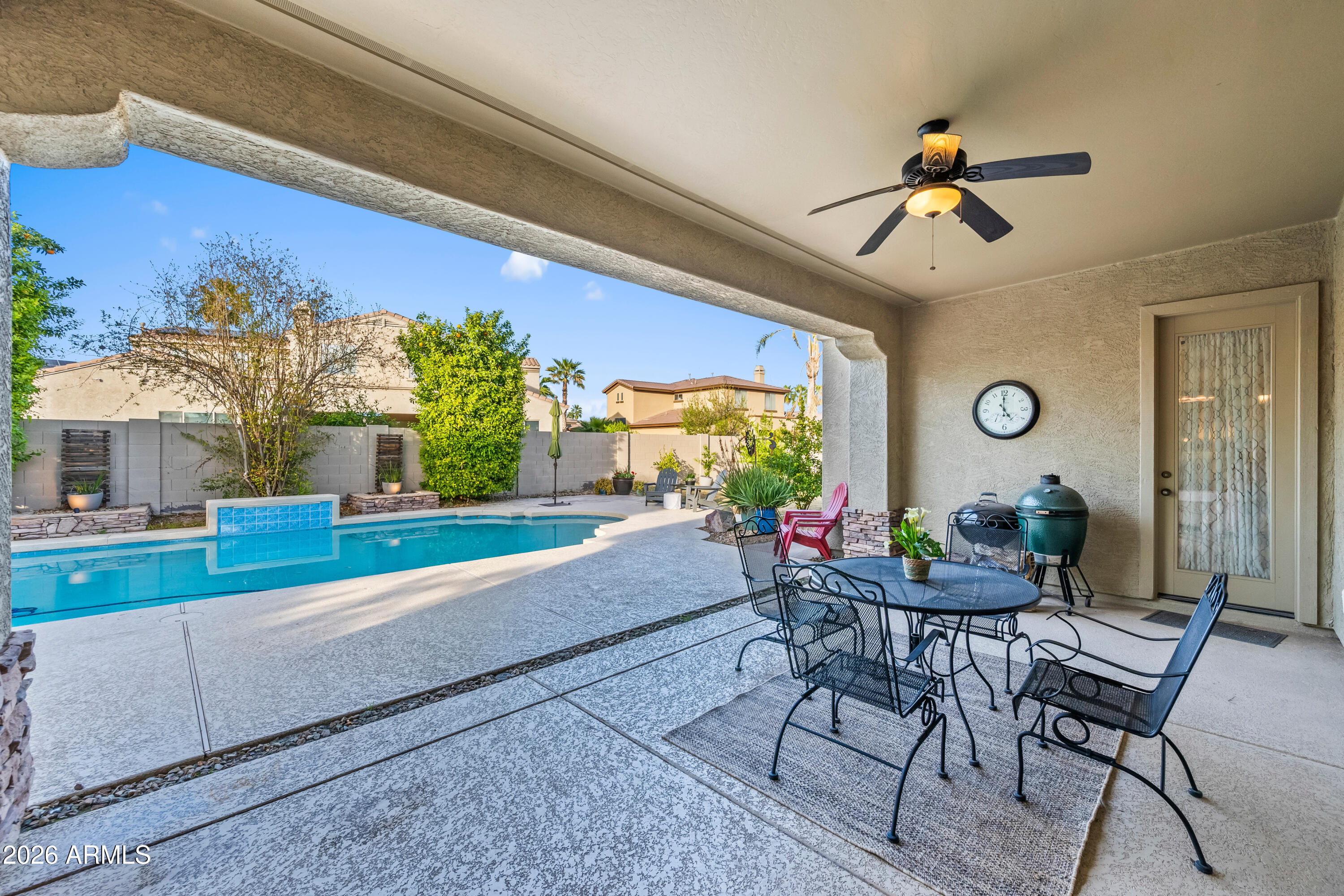 1242 E CANARY Drive