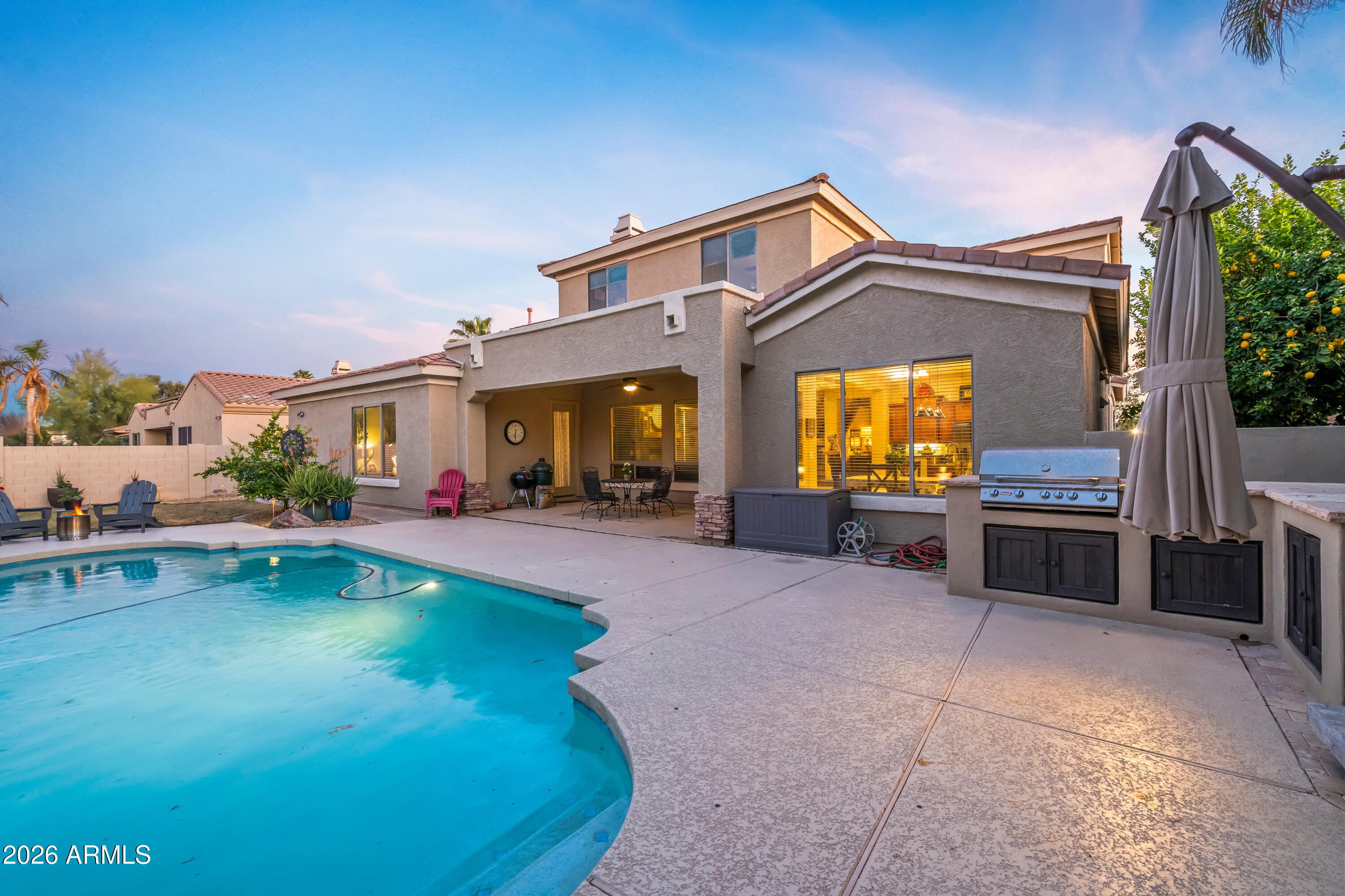 1242 E CANARY Drive