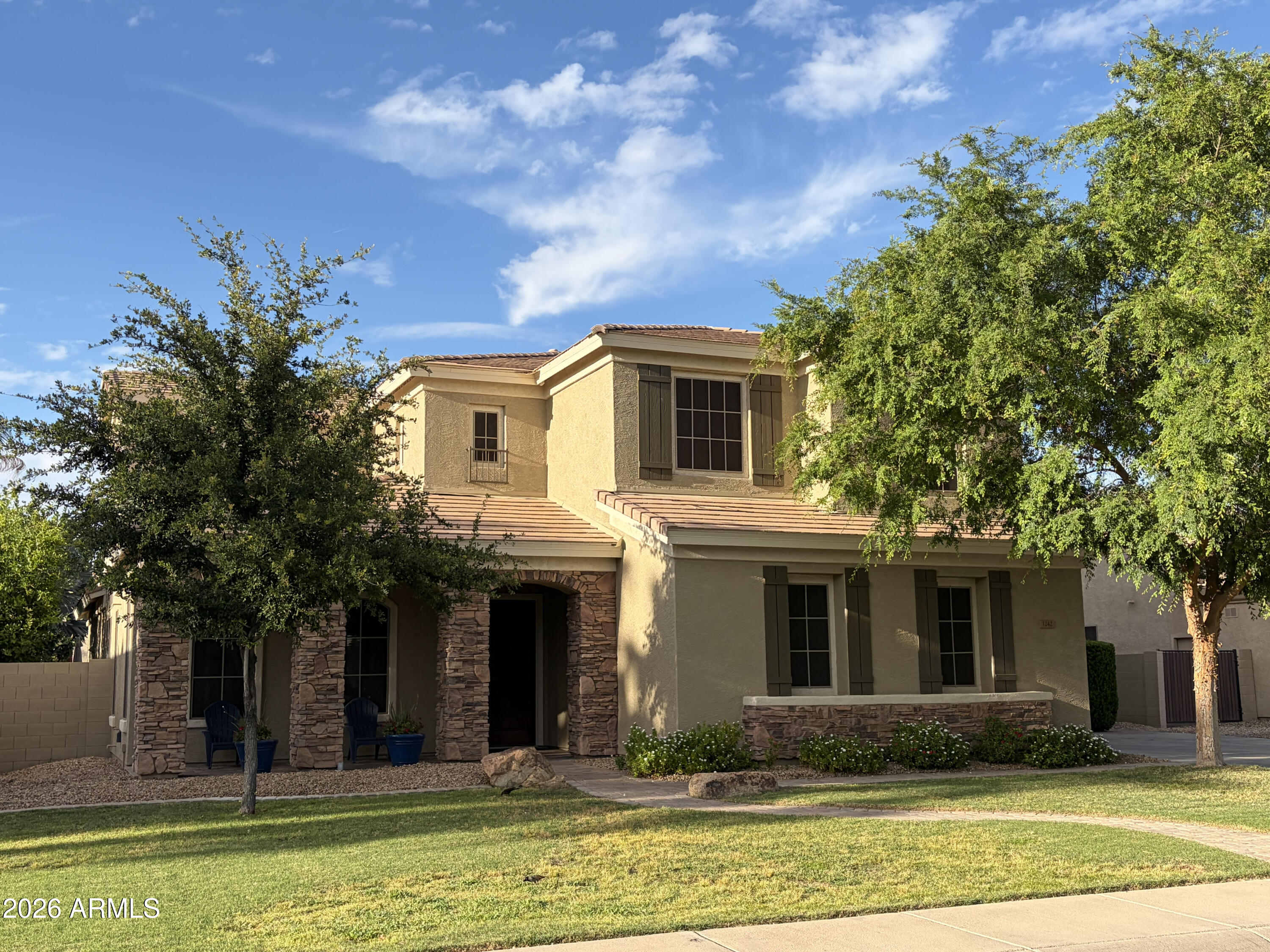 1242 E CANARY Drive
