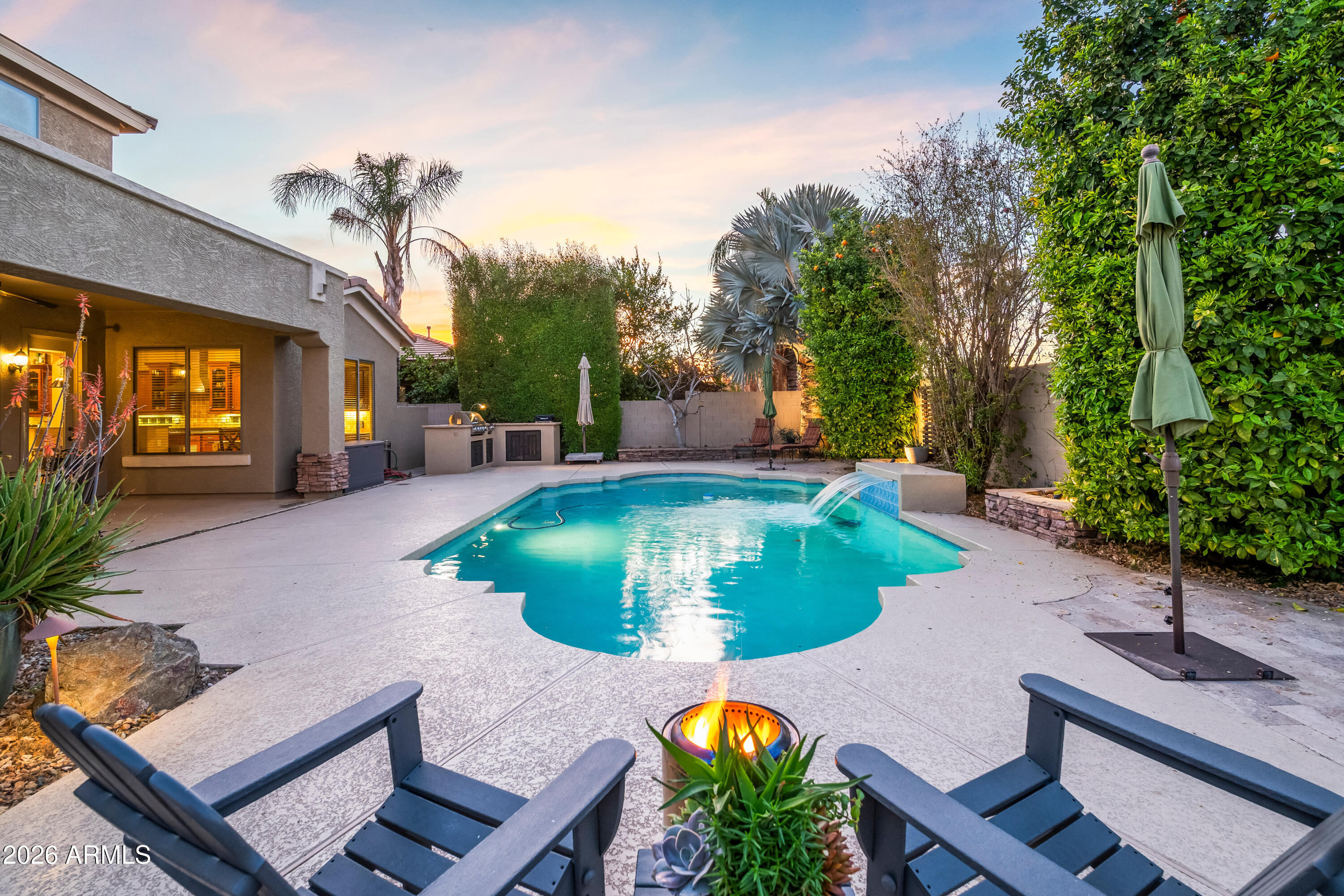 1242 E CANARY Drive